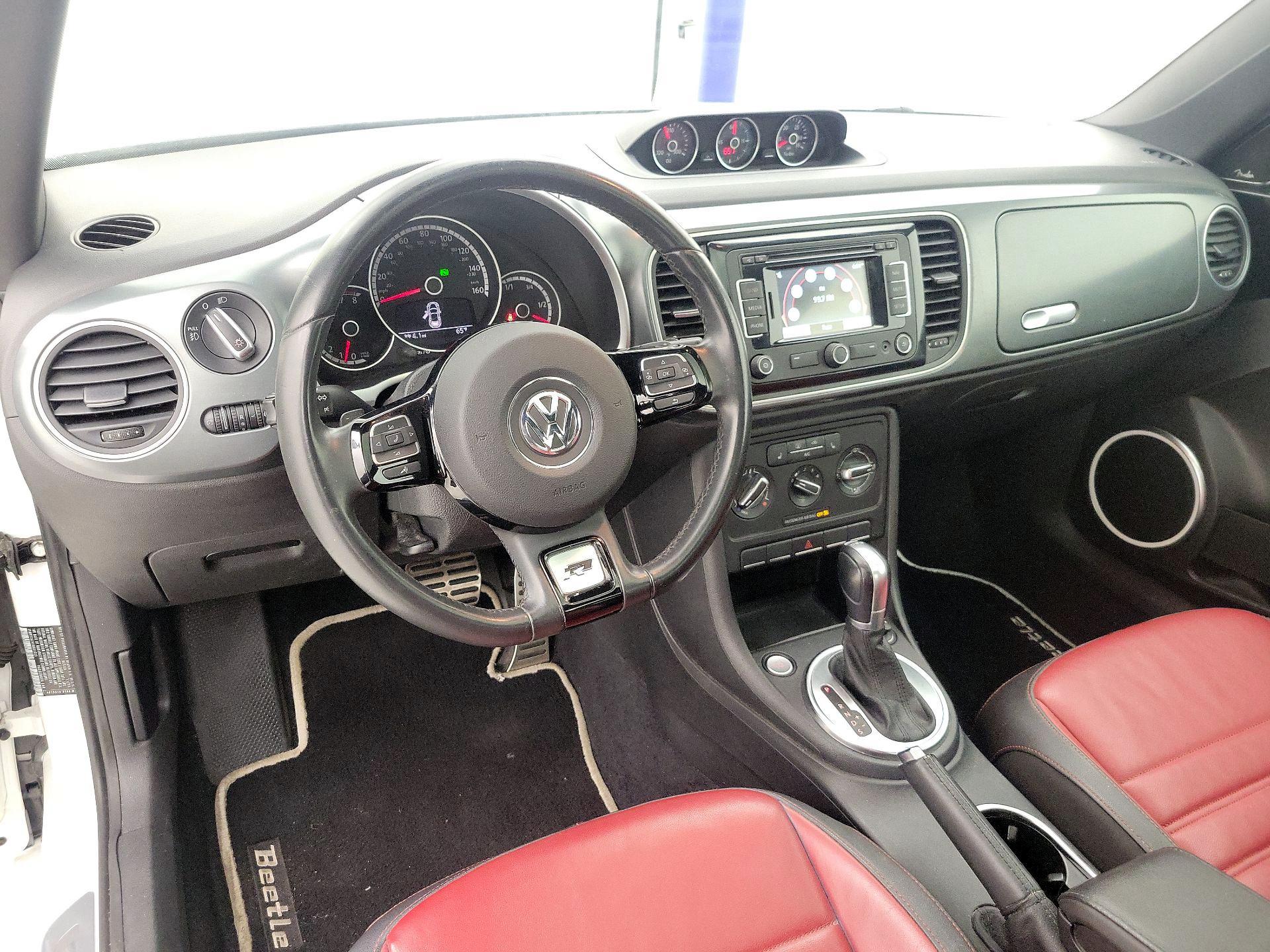 Thumbnail: 2015 Volkswagen Beetle - 9