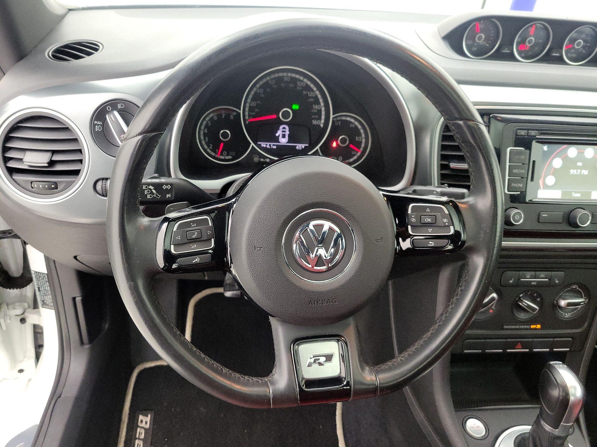 Thumbnail: 2015 Volkswagen Beetle - 10