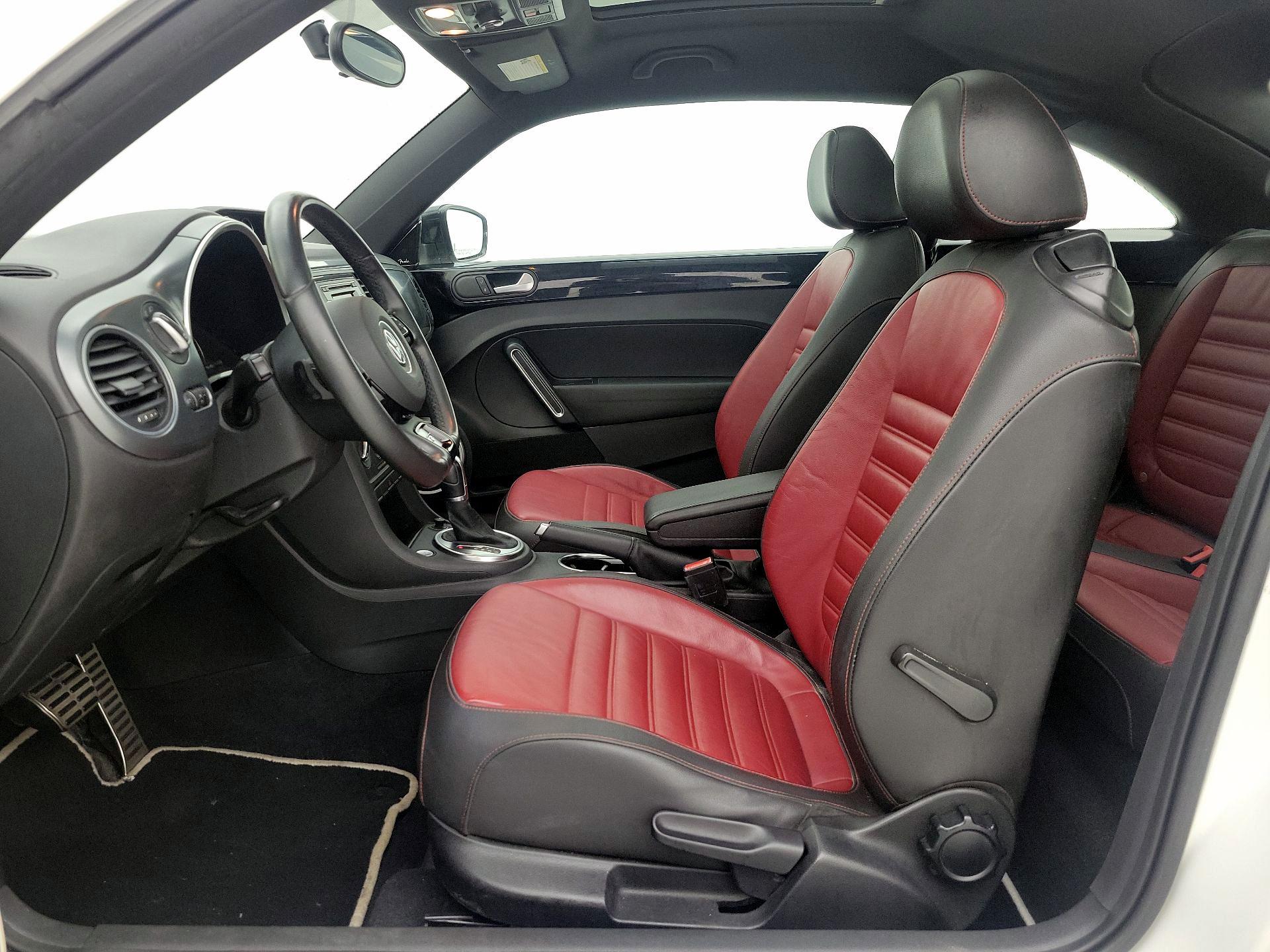 Thumbnail: 2015 Volkswagen Beetle - 11