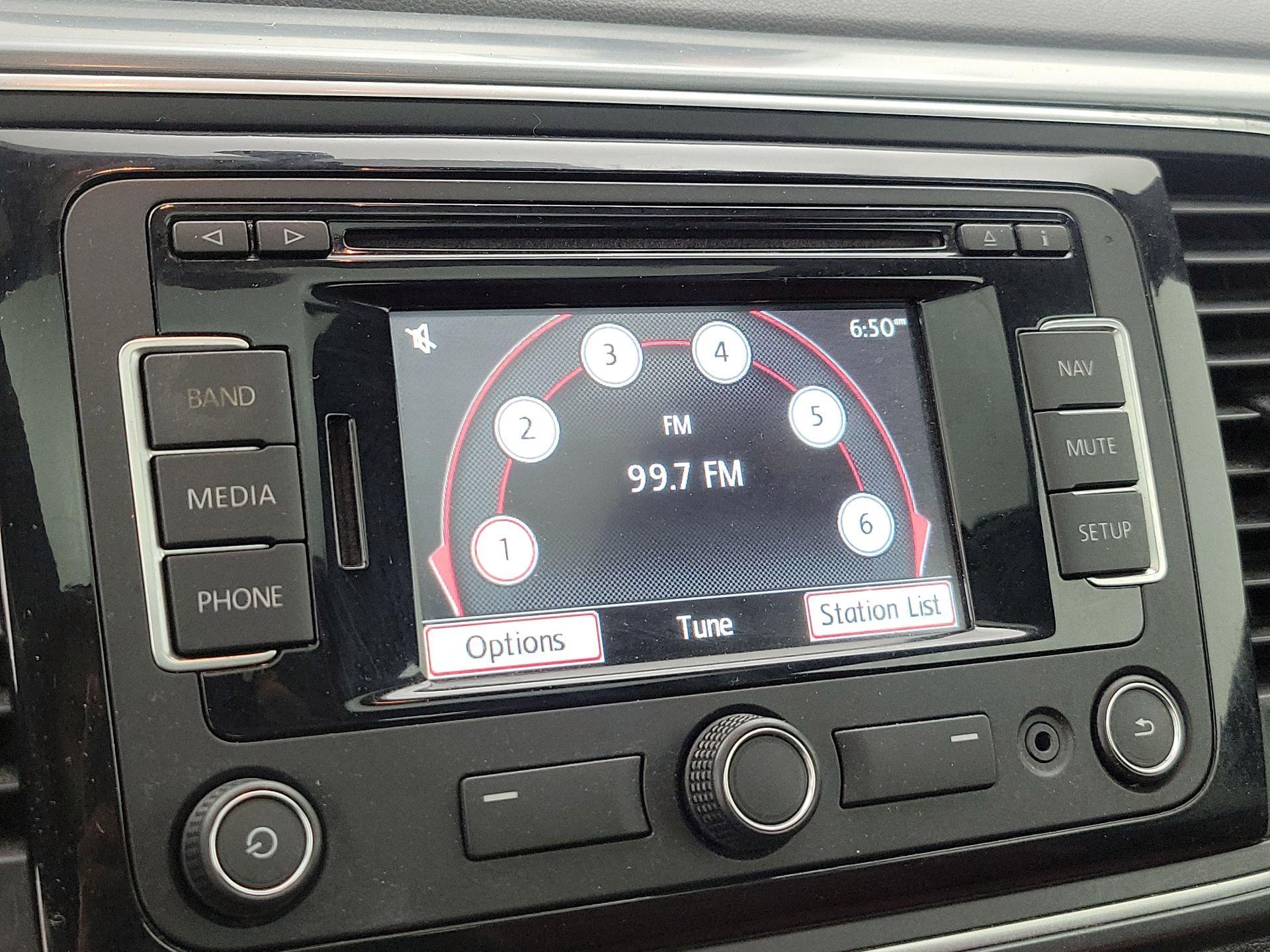 Thumbnail: 2015 Volkswagen Beetle - 14