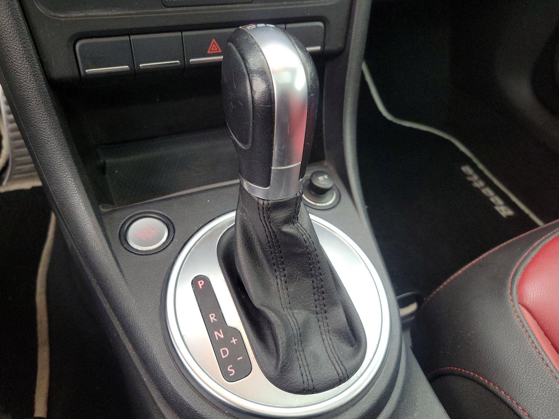 Thumbnail: 2015 Volkswagen Beetle - 16