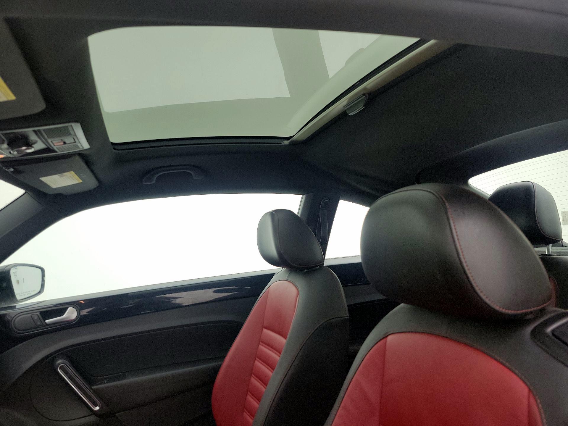 Thumbnail: 2015 Volkswagen Beetle - 18