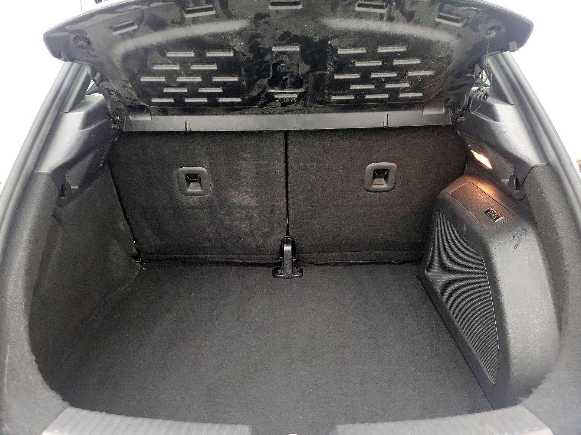 Thumbnail: 2015 Volkswagen Beetle - 20