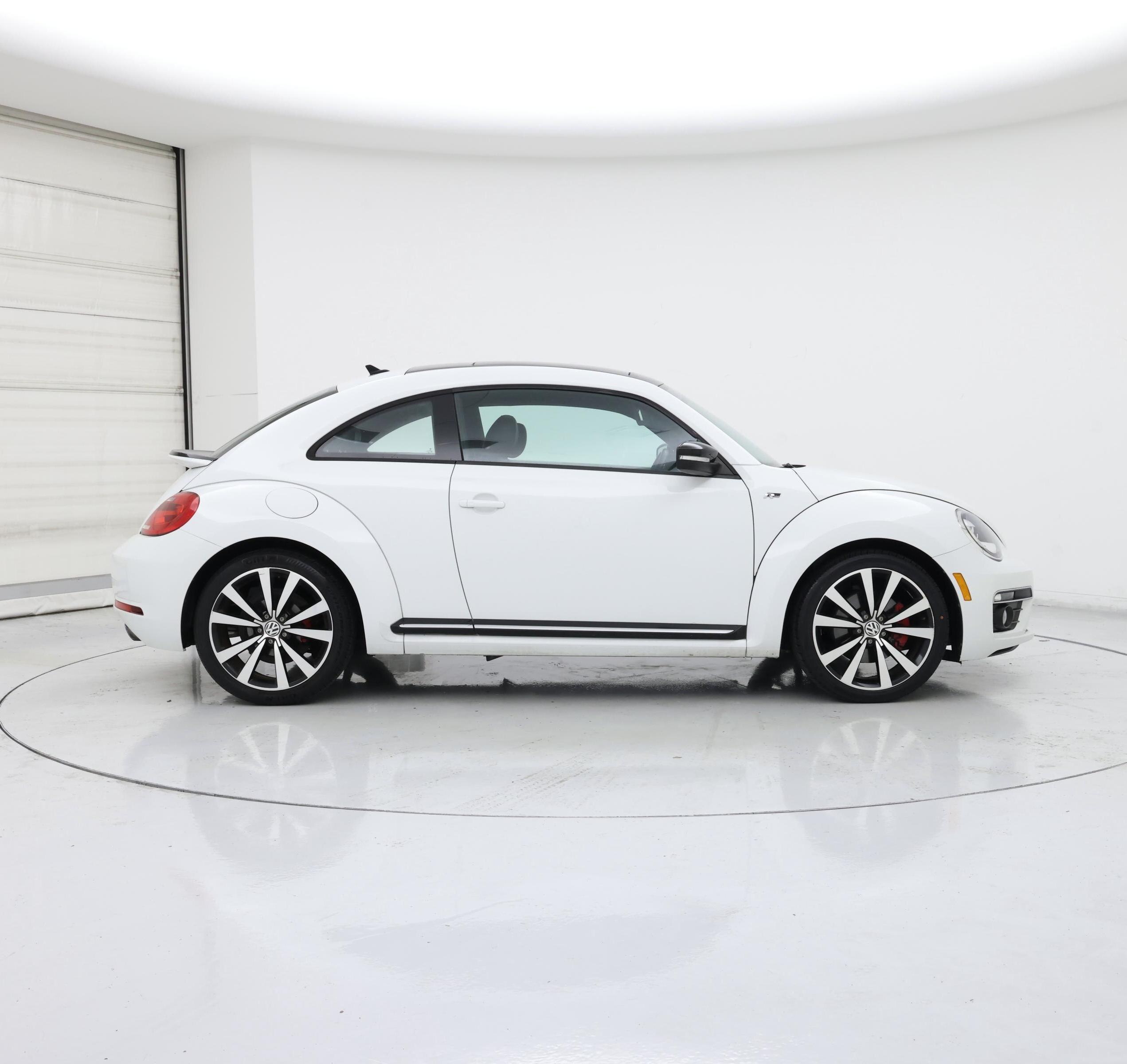 Thumbnail: 2015 Volkswagen Beetle - 7