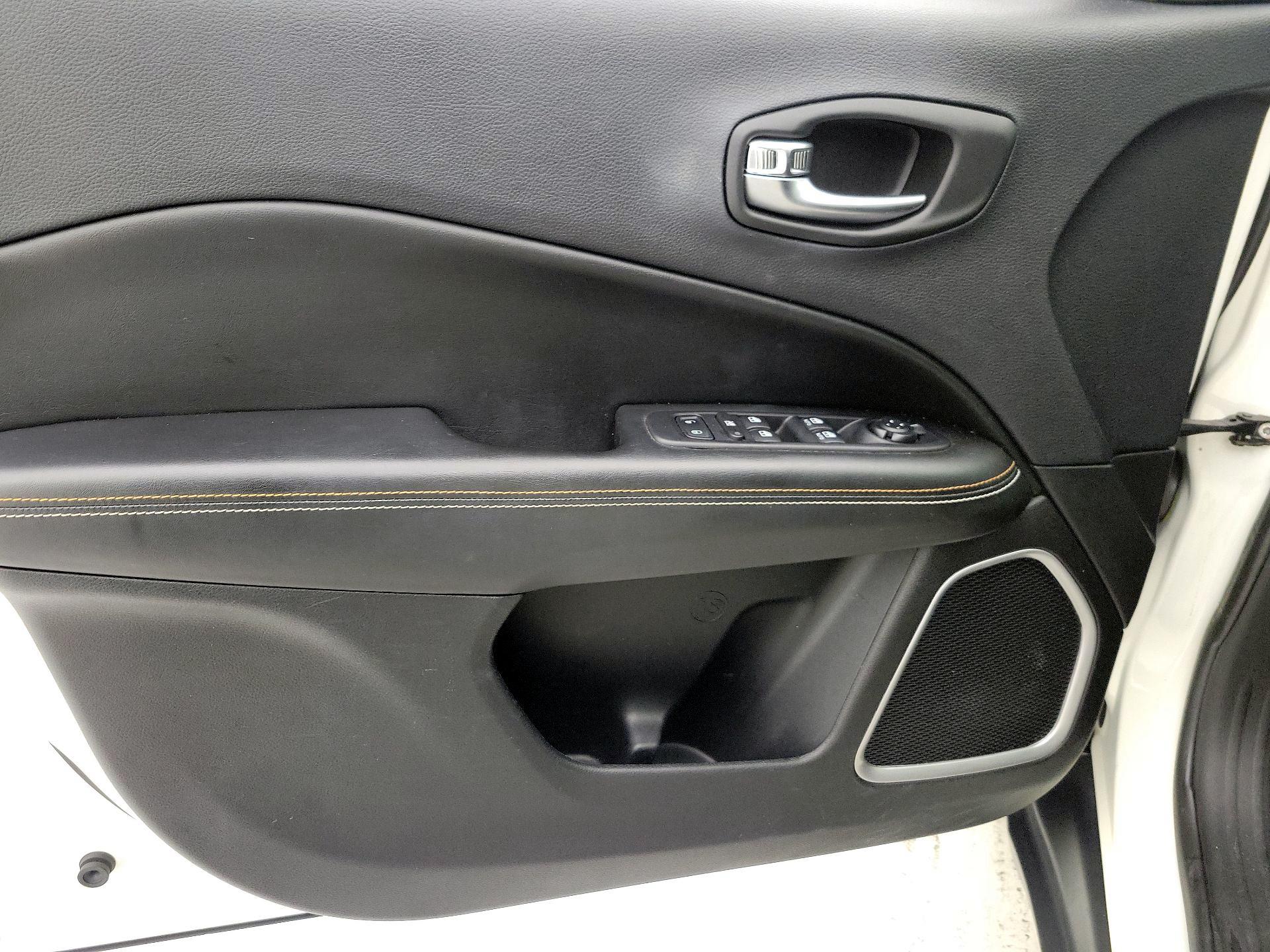 Thumbnail: 2019 Jeep Compass - 12