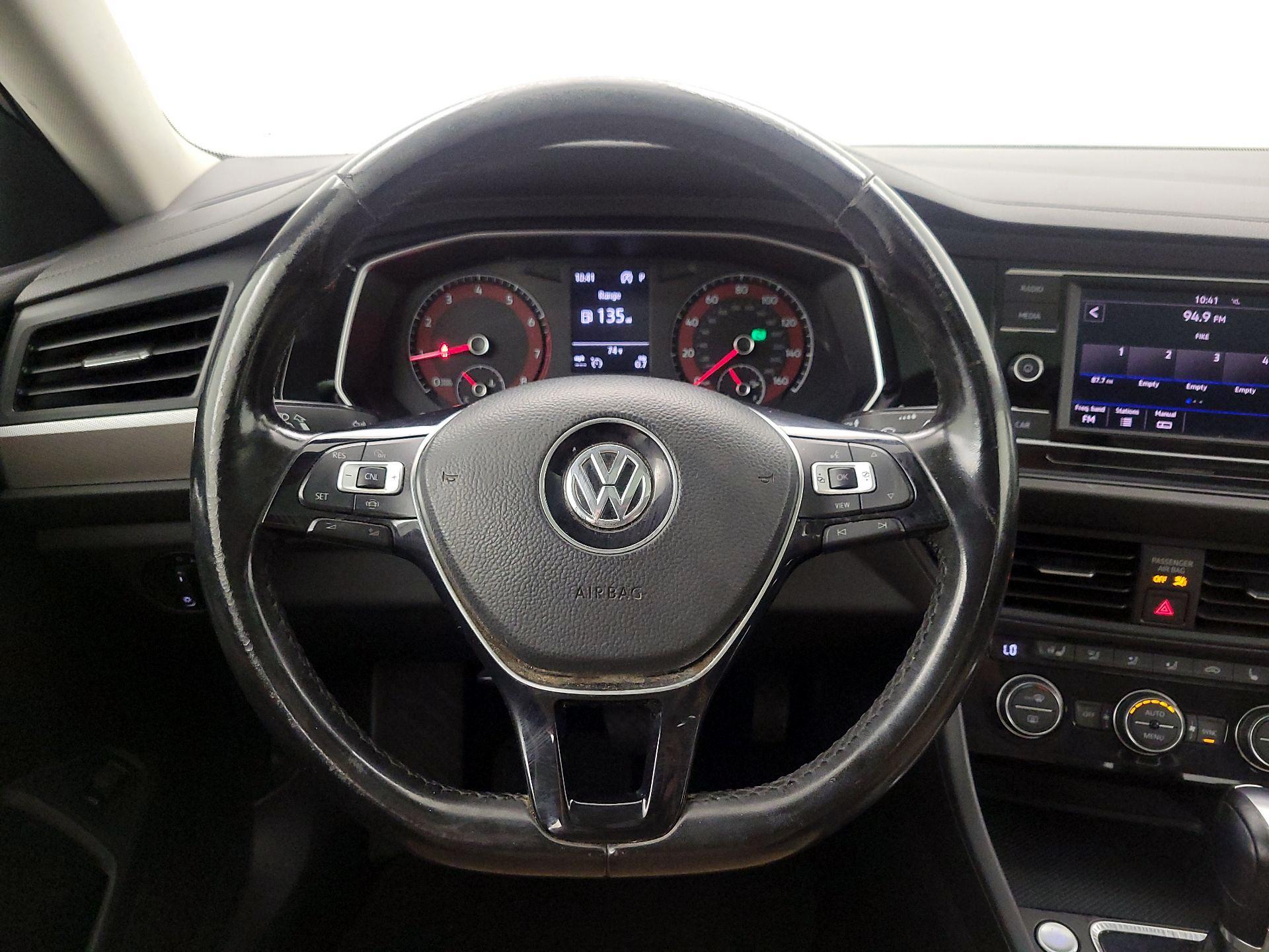 Thumbnail: 2019 Volkswagen Jetta - 10