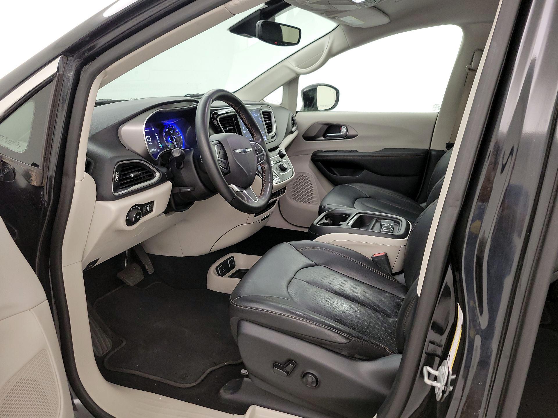 Thumbnail: 2020 Chrysler Pacifica - 11
