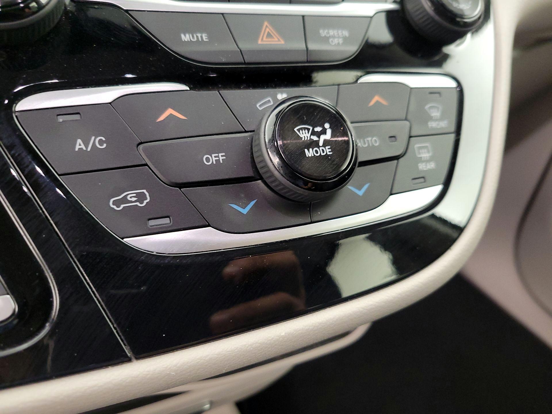 Thumbnail: 2020 Chrysler Pacifica - 16