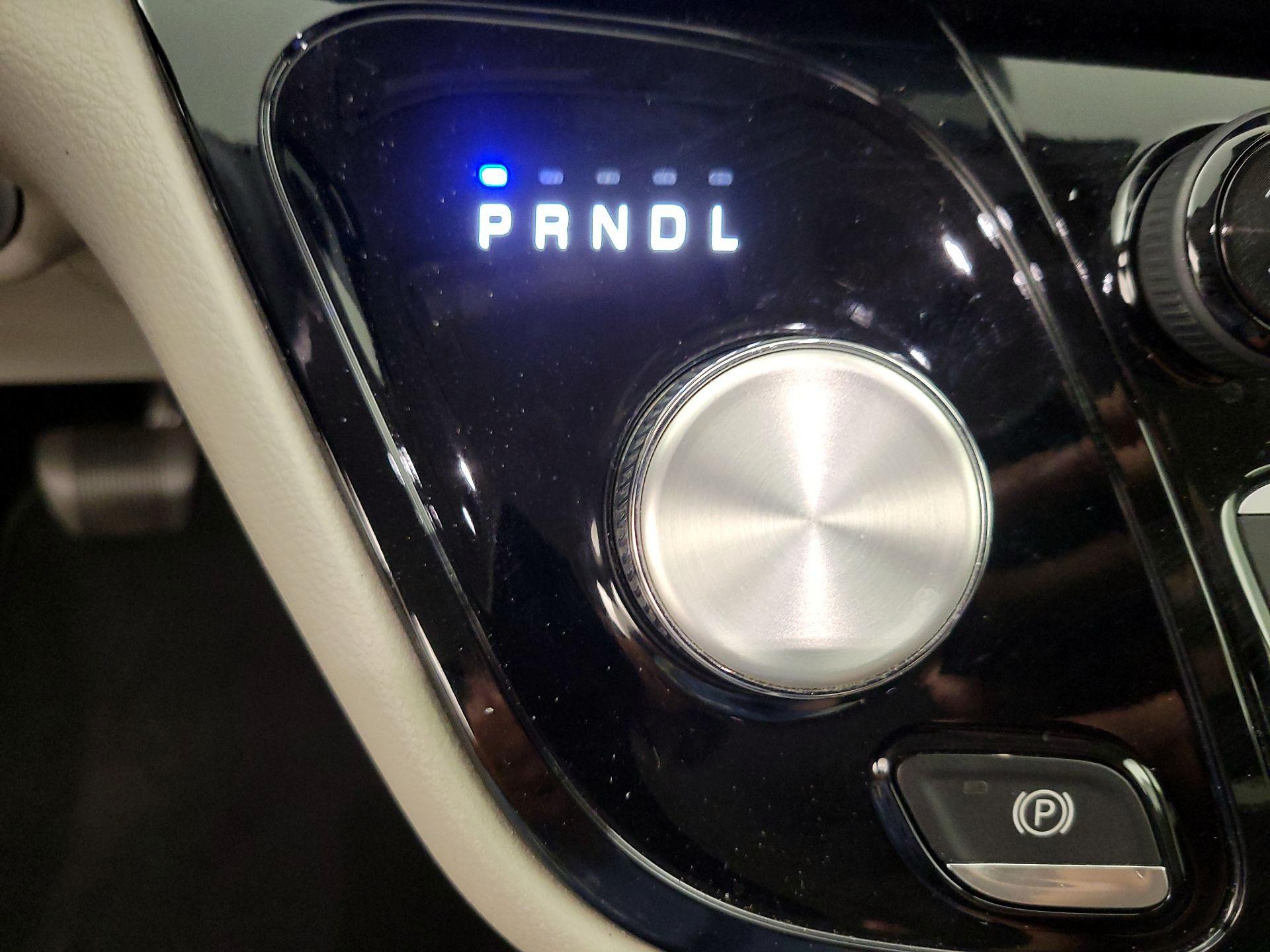 Thumbnail: 2020 Chrysler Pacifica - 17