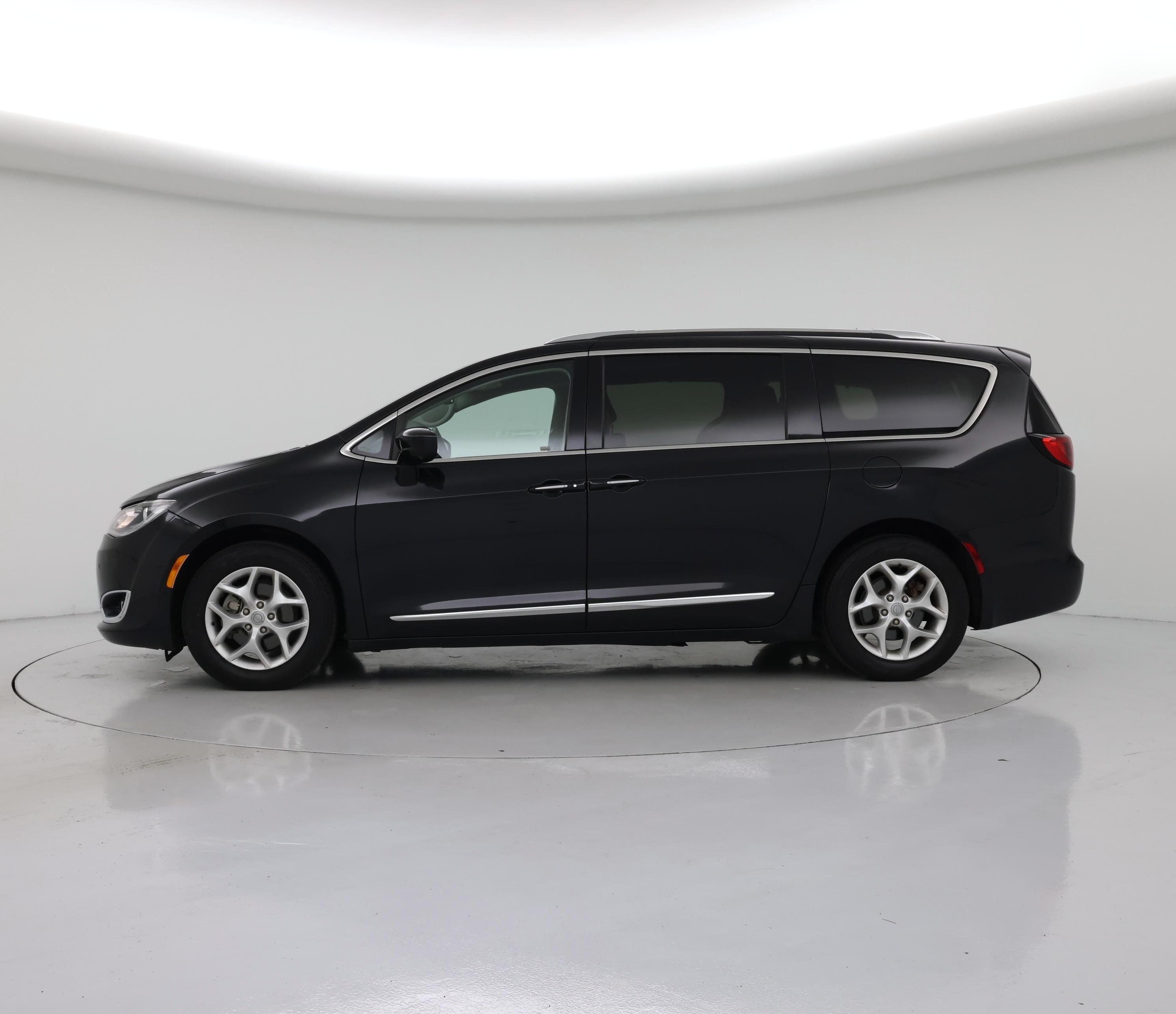 Thumbnail: 2020 Chrysler Pacifica - 3
