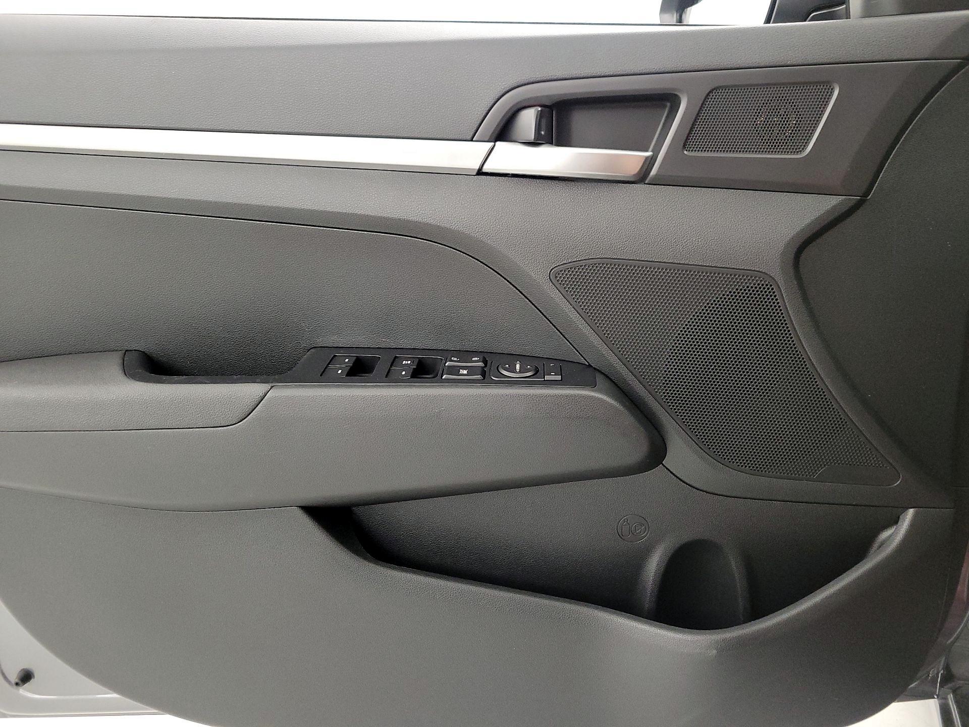 Thumbnail: 2020 Hyundai Elantra - 12