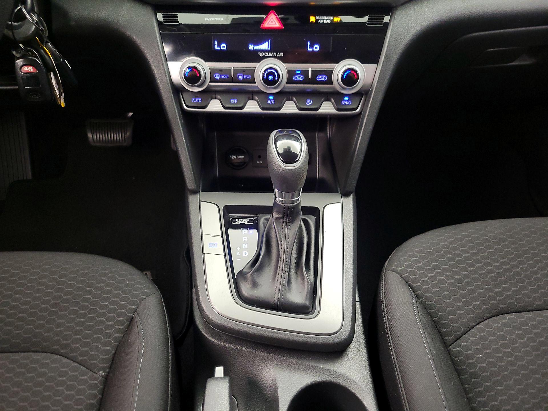 Thumbnail: 2020 Hyundai Elantra - 17