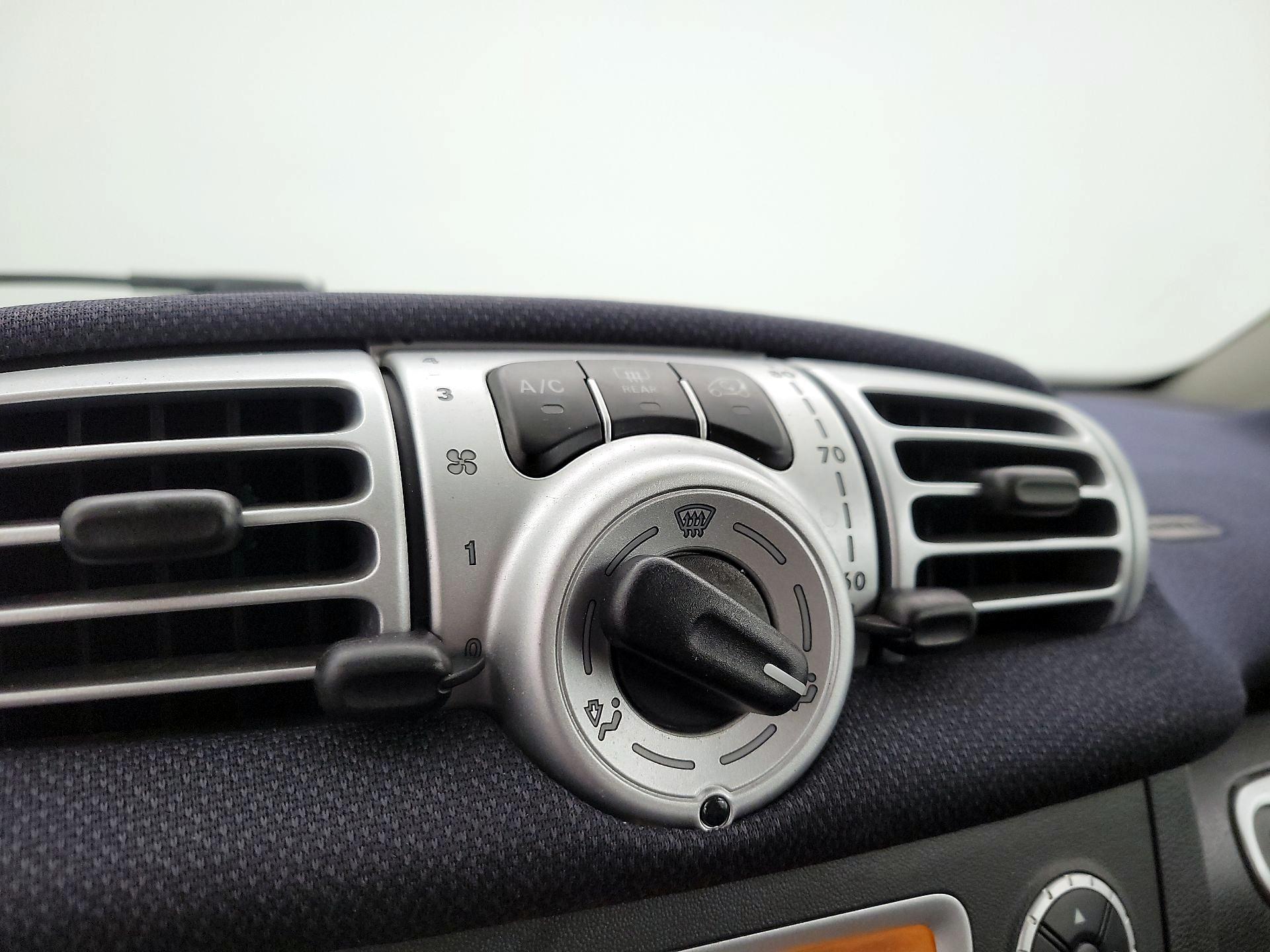 Thumbnail: 2014 smart fortwo - 14