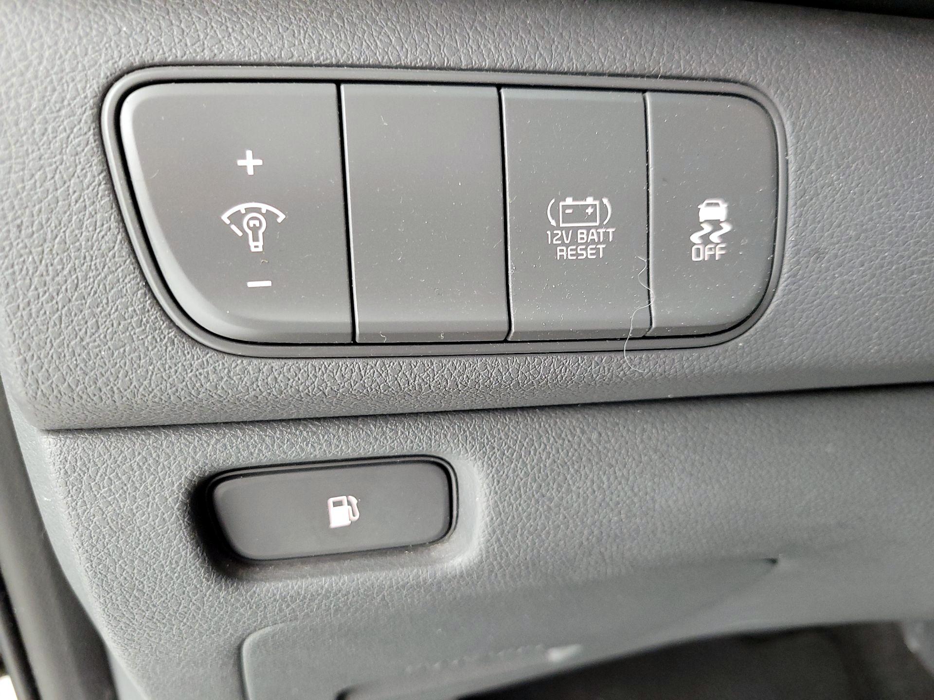 Thumbnail: 2018 Kia Niro - 13