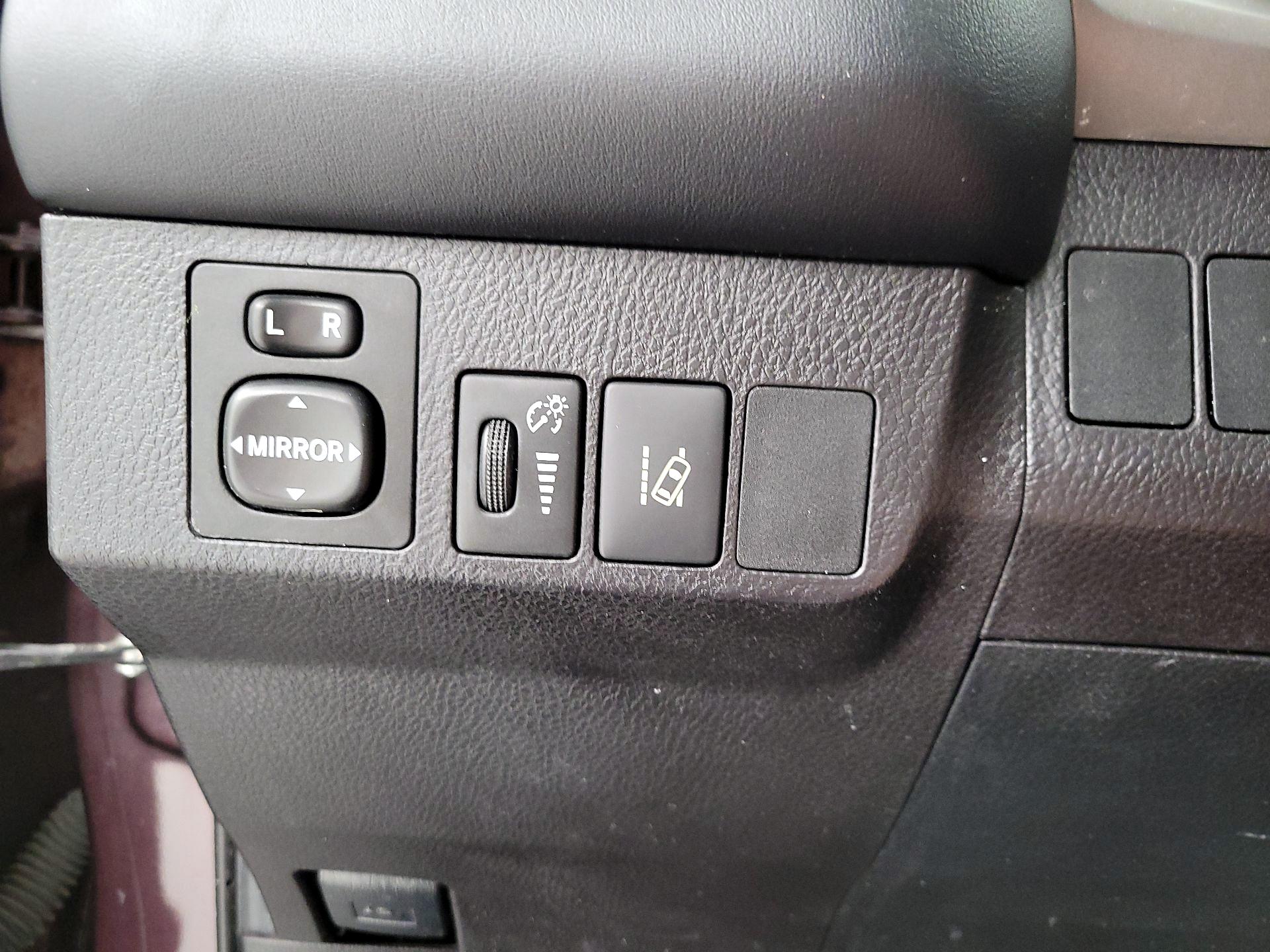Thumbnail: 2018 Toyota RAV4 - 13