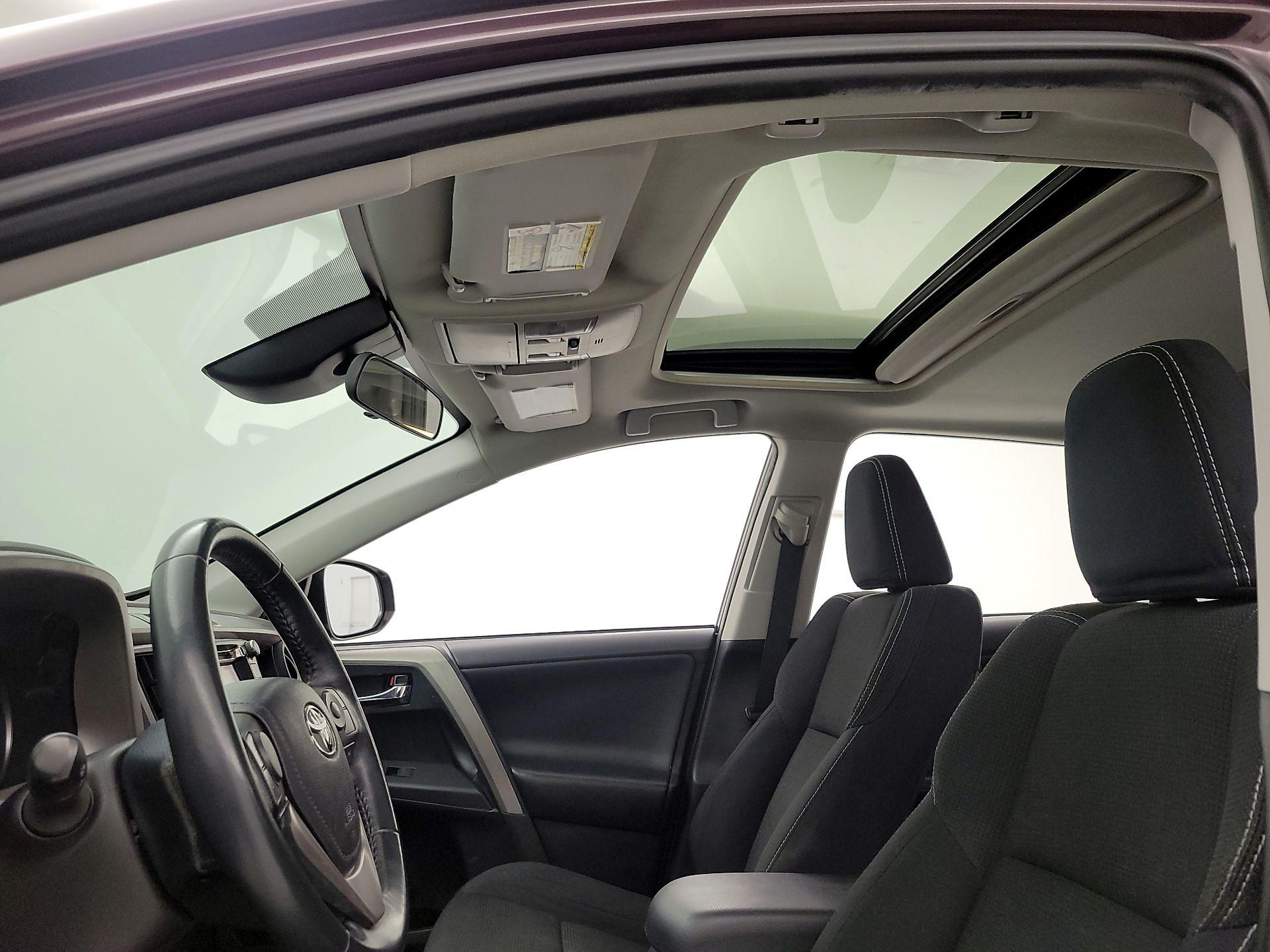Thumbnail: 2018 Toyota RAV4 - 19