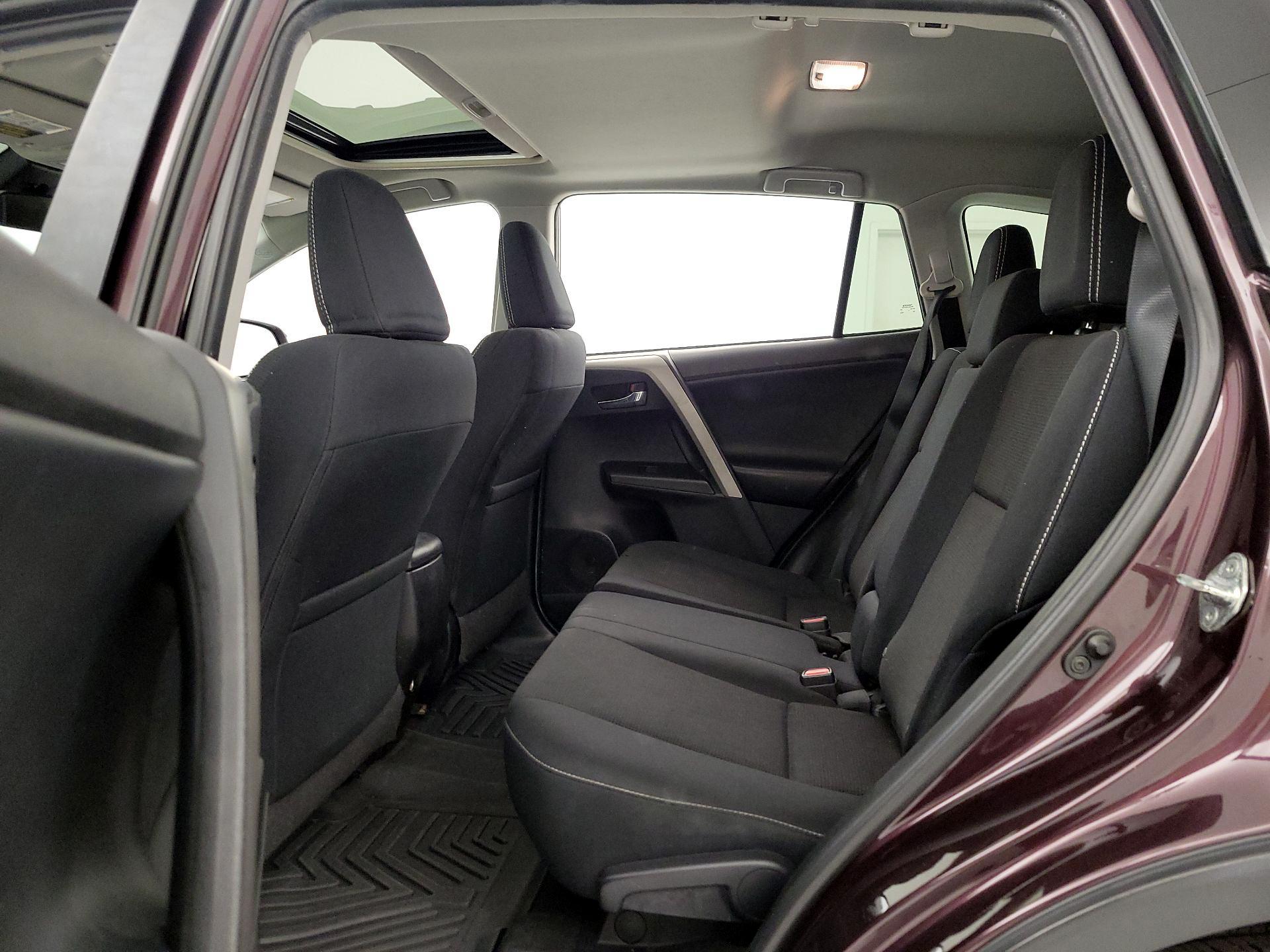 Thumbnail: 2018 Toyota RAV4 - 20