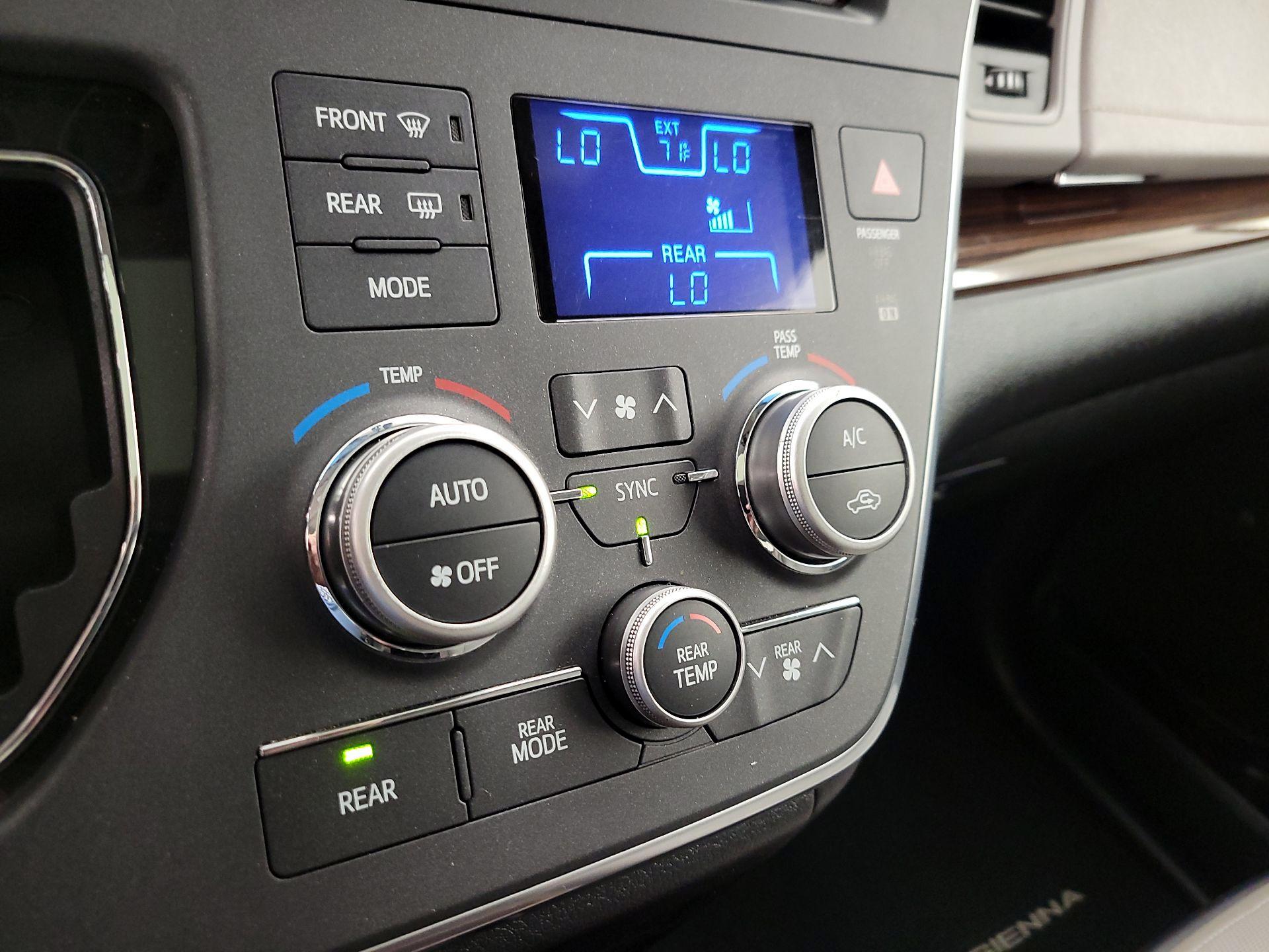 Thumbnail: 2017 Toyota Sienna - 17