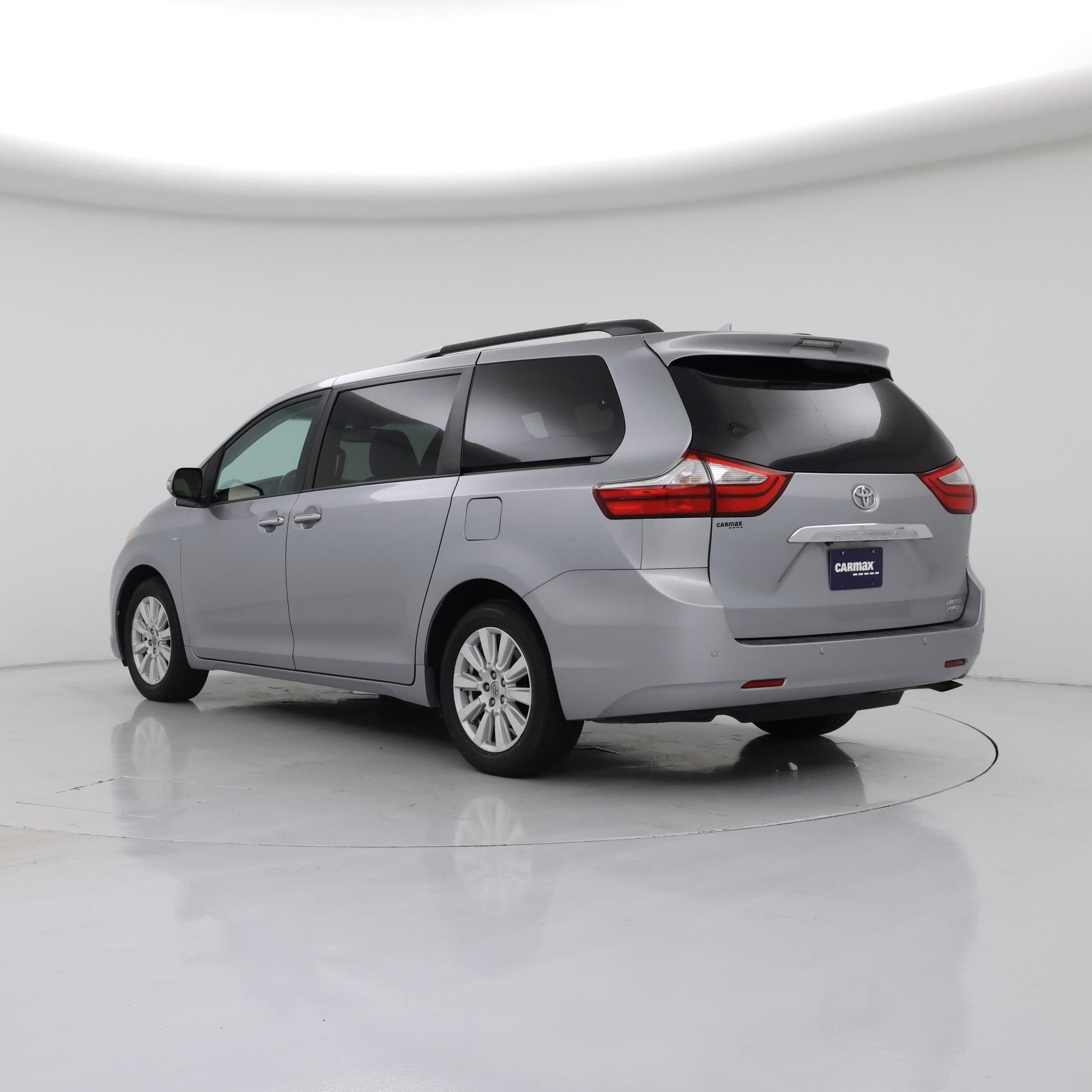Thumbnail: 2017 Toyota Sienna - 2