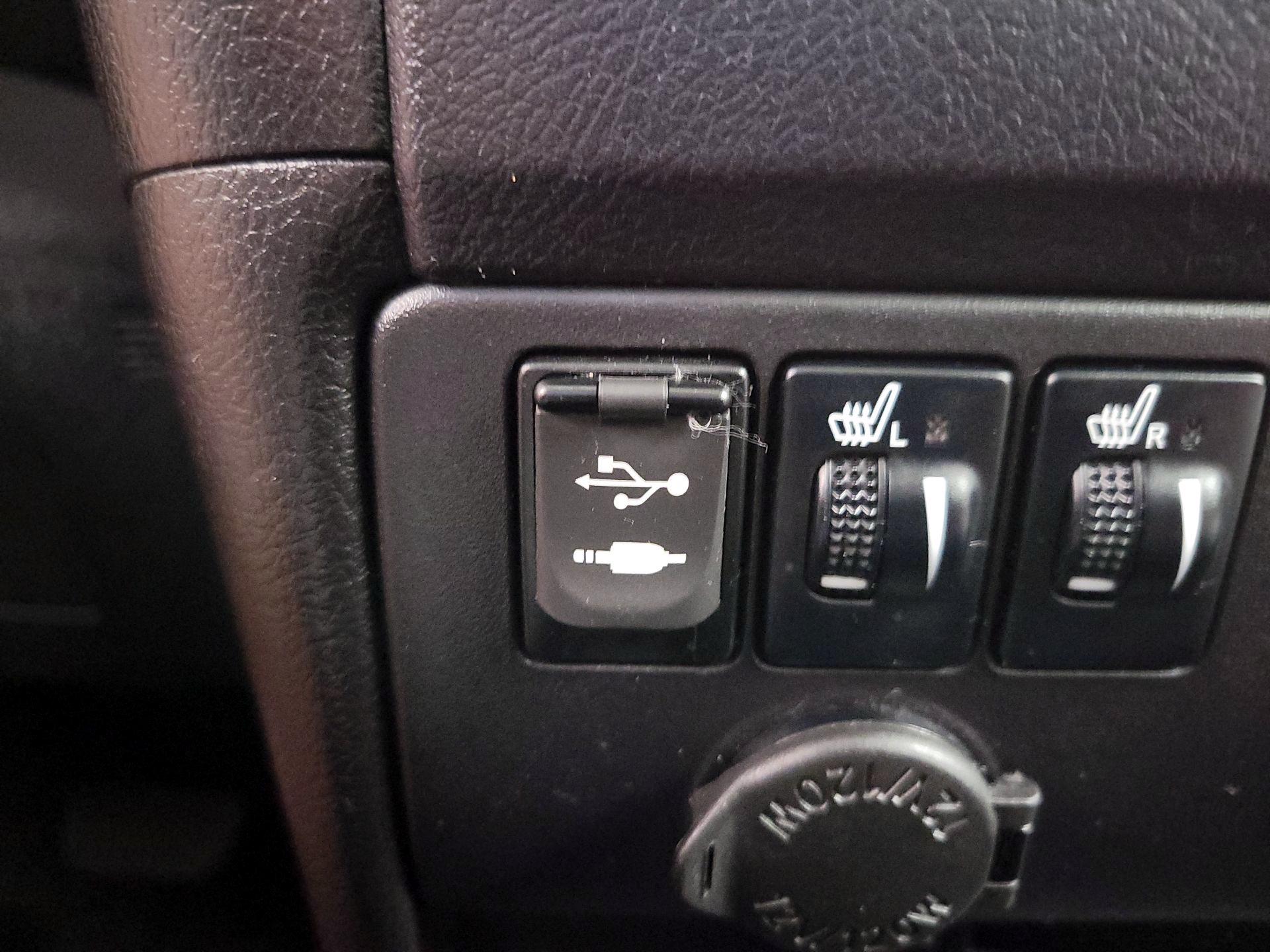 Thumbnail: 2017 Toyota Sienna - 19