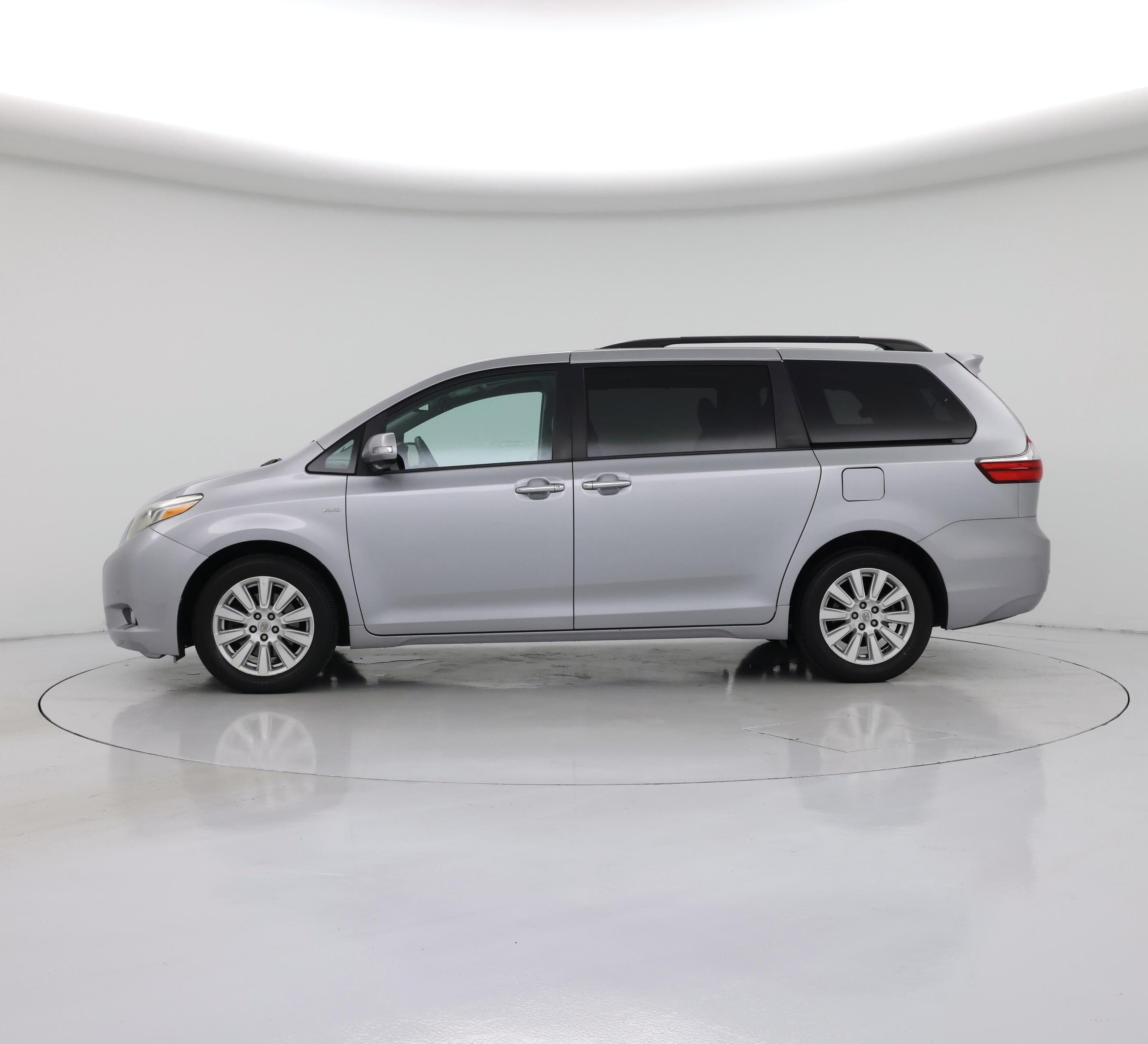 Thumbnail: 2017 Toyota Sienna - 3