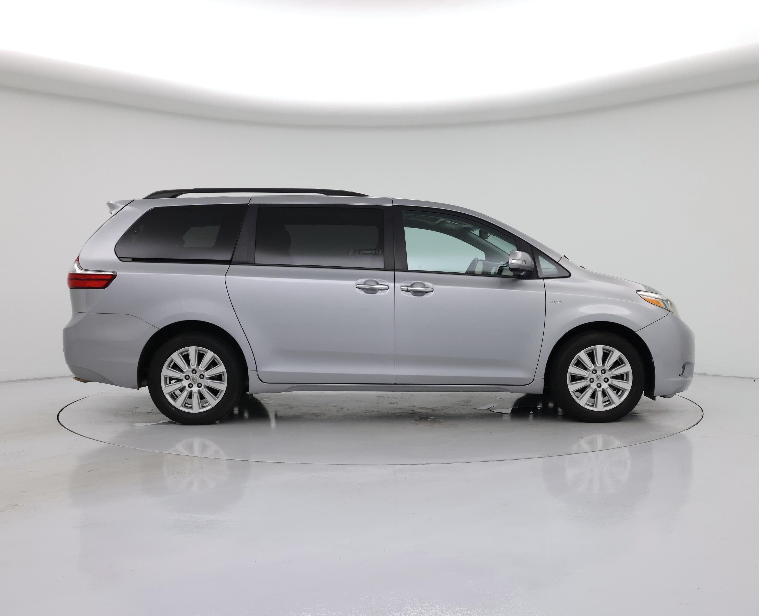 Thumbnail: 2017 Toyota Sienna - 7