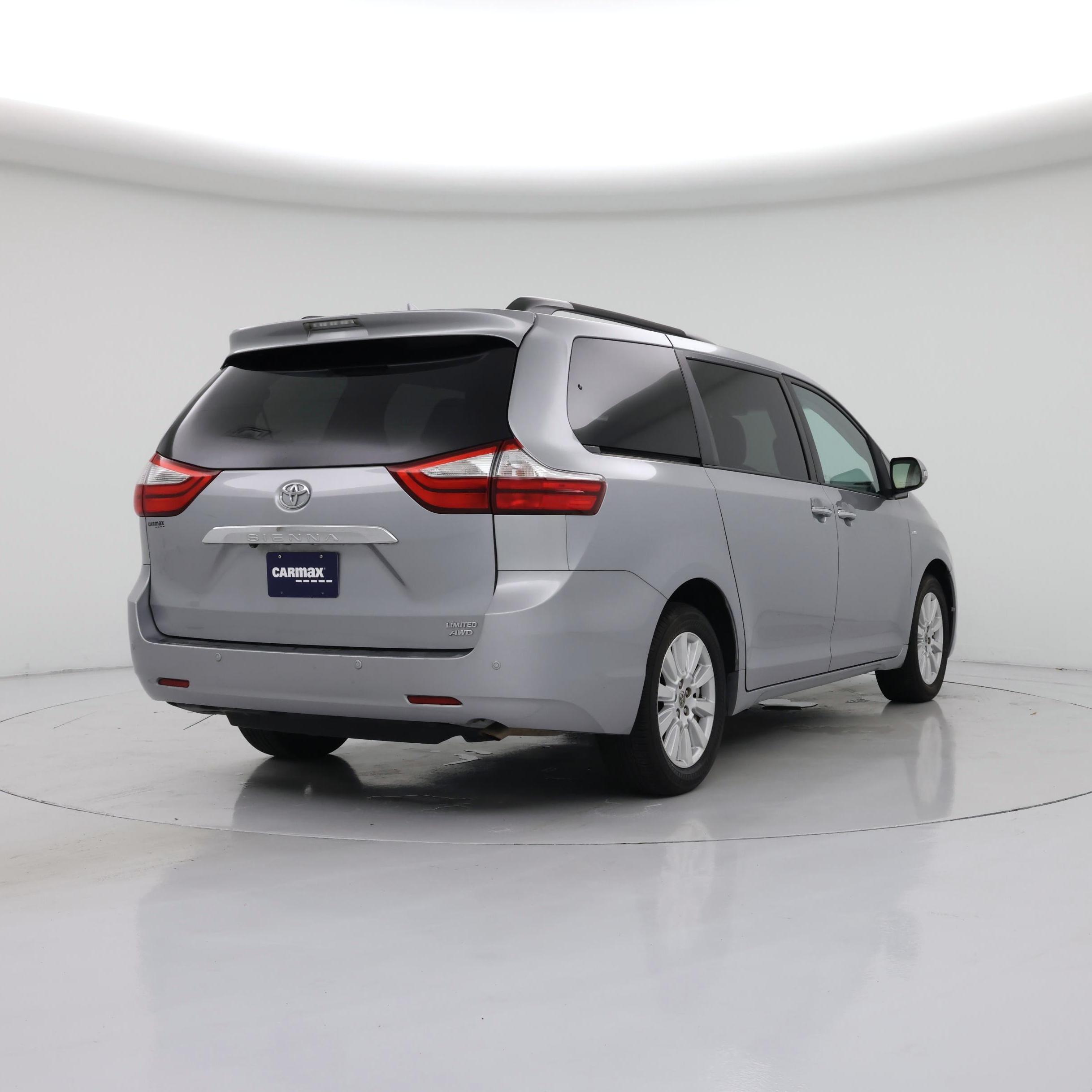 Thumbnail: 2017 Toyota Sienna - 8