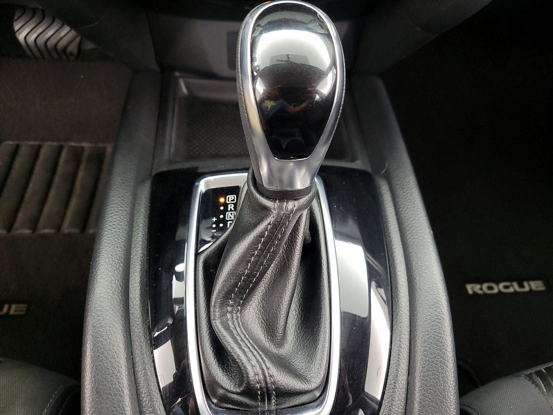Thumbnail: 2018 Nissan Rogue - 17