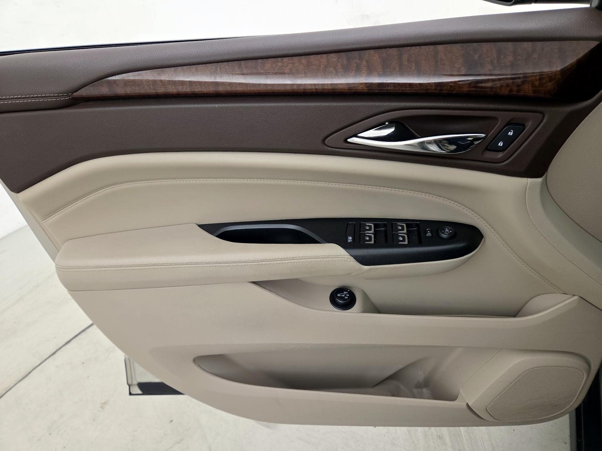 Thumbnail: 2016 Cadillac SRX - 12