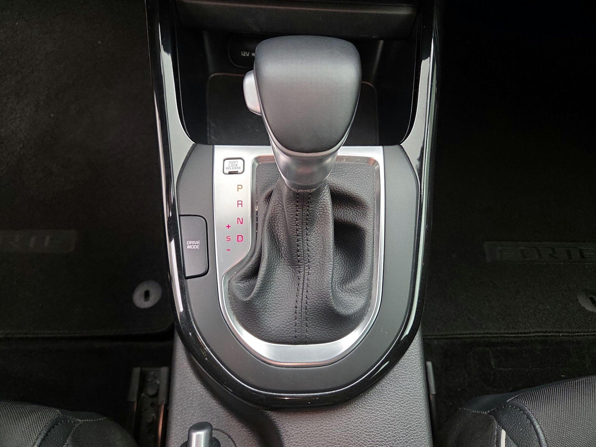 Thumbnail: 2020 Kia Forte - 17