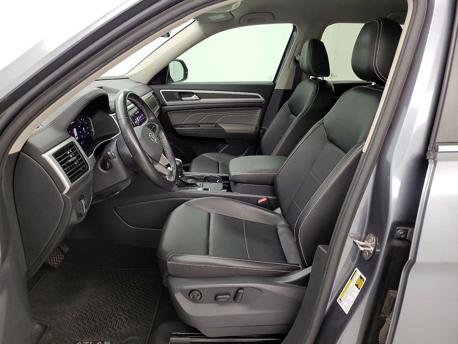 2022 Volkswagen Atlas SE w/Tech - Photo 12