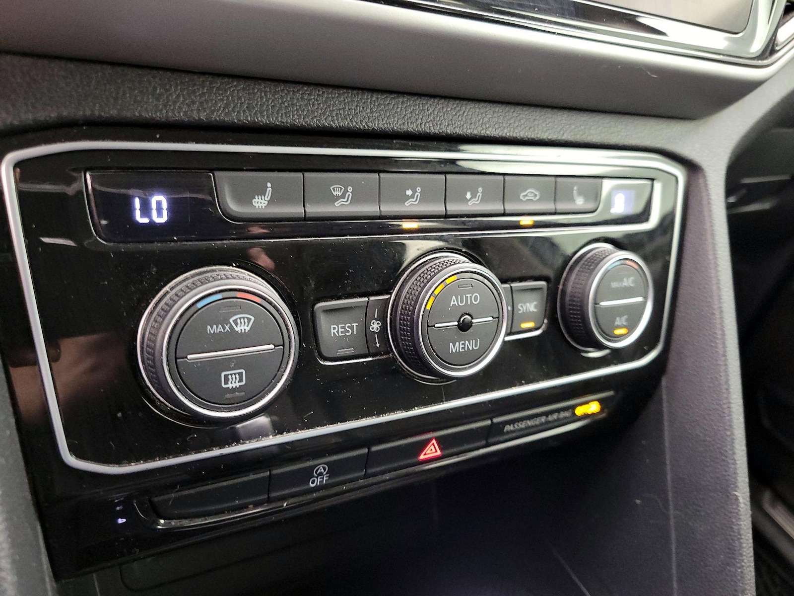 2022 Volkswagen Atlas SE w/Tech - Photo 17