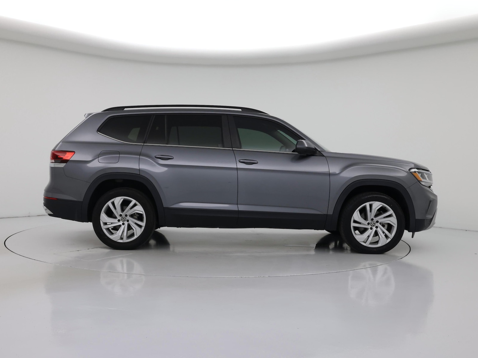 2022 Volkswagen Atlas SE w/Tech - Photo 8