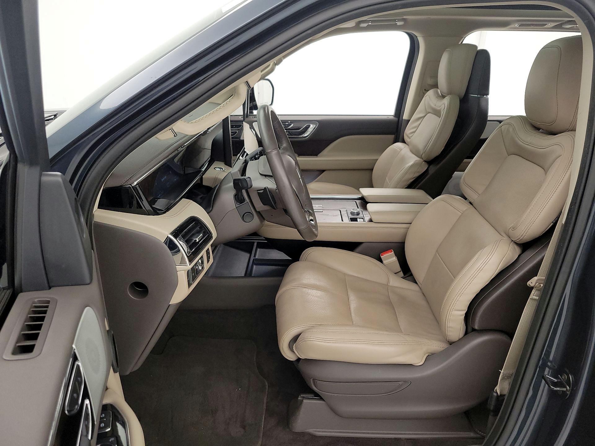 Thumbnail: 2022 Lincoln Navigator - 11