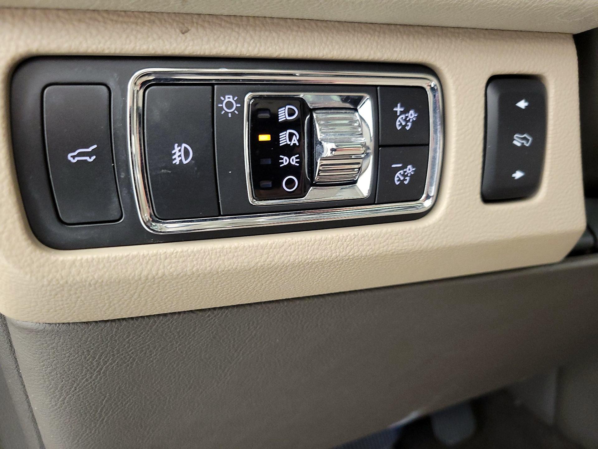 Thumbnail: 2022 Lincoln Navigator - 13