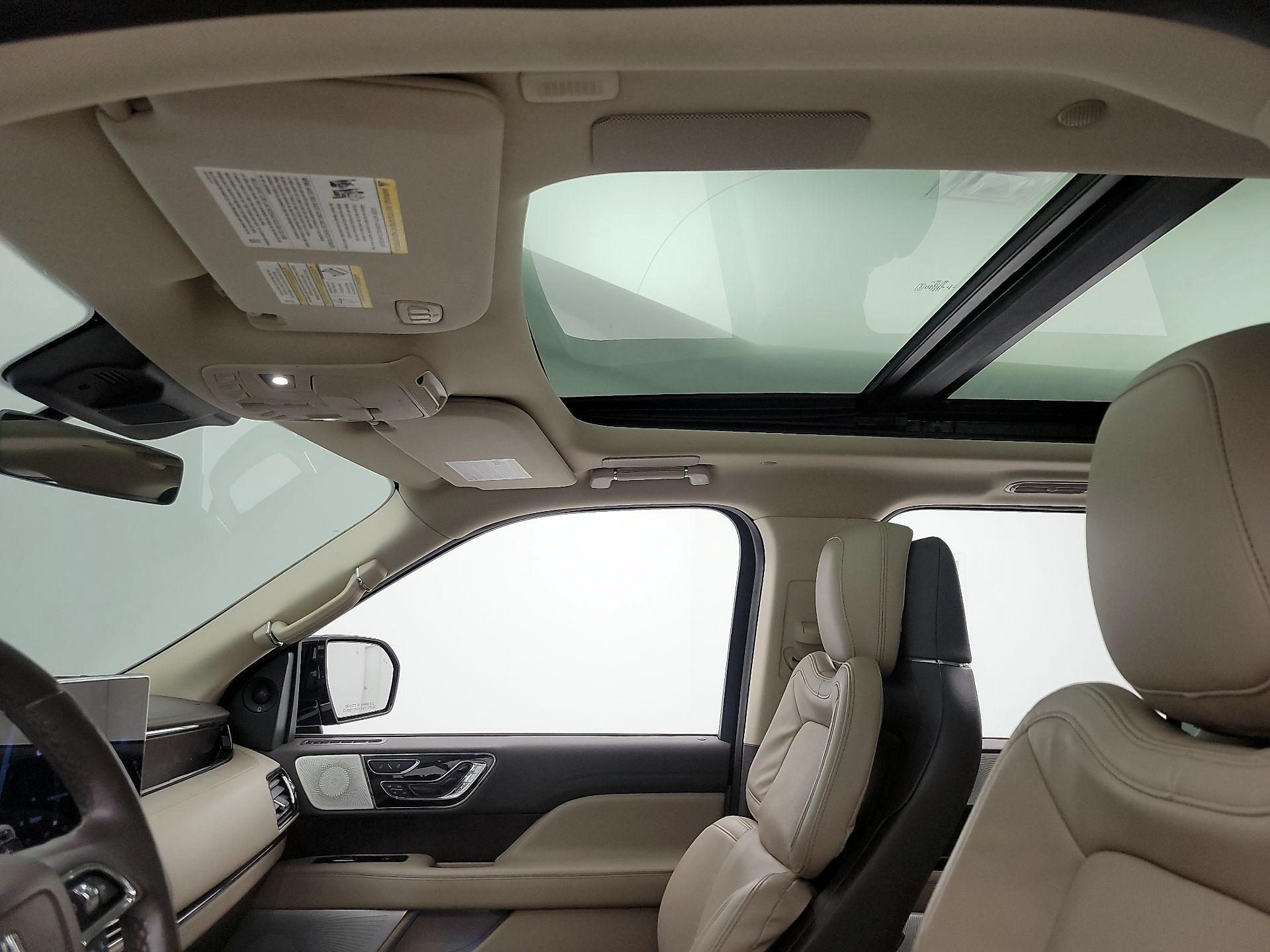 Thumbnail: 2022 Lincoln Navigator - 20