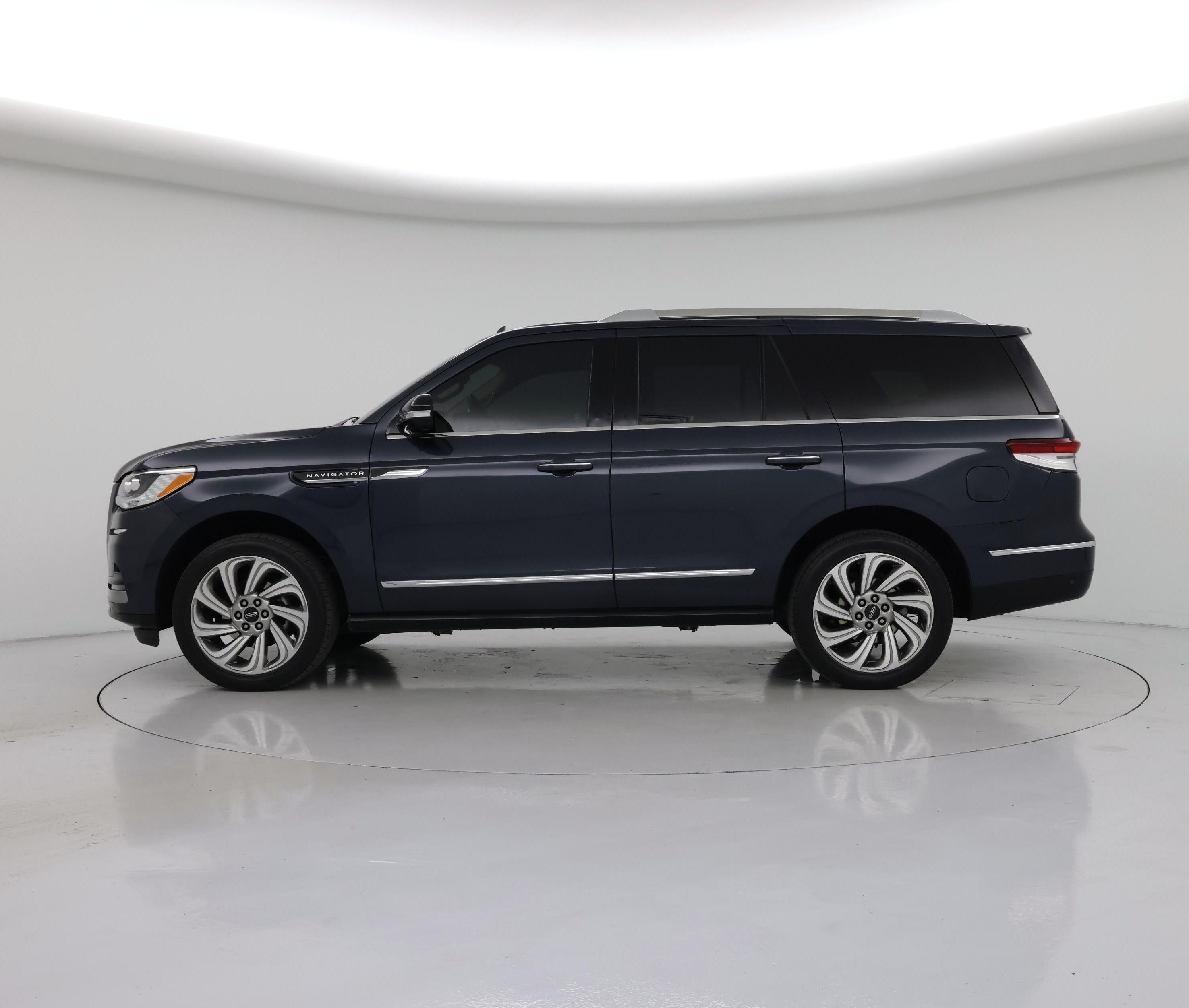 Thumbnail: 2022 Lincoln Navigator - 3