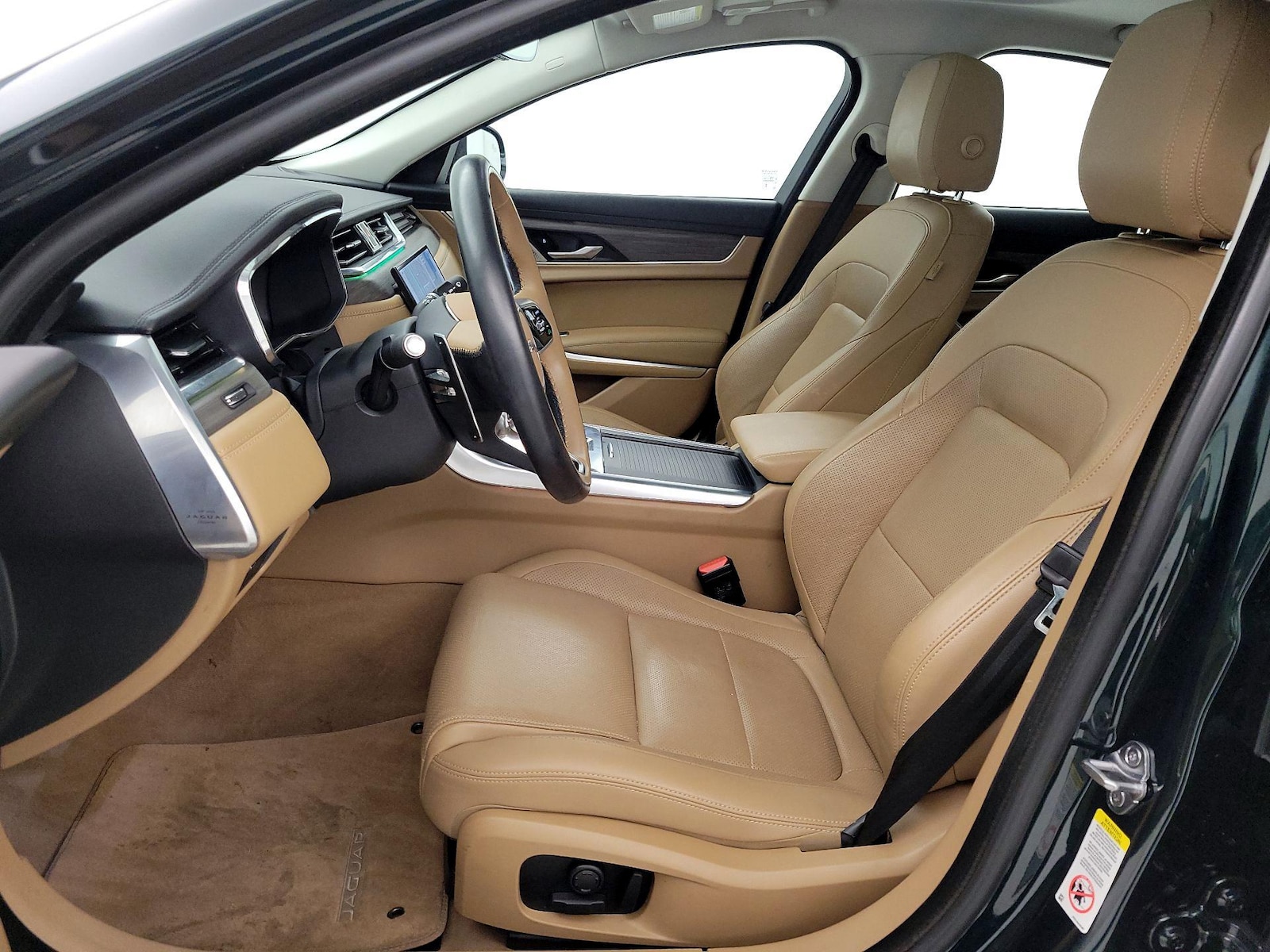 2023 Jaguar XF SE - Photo 12