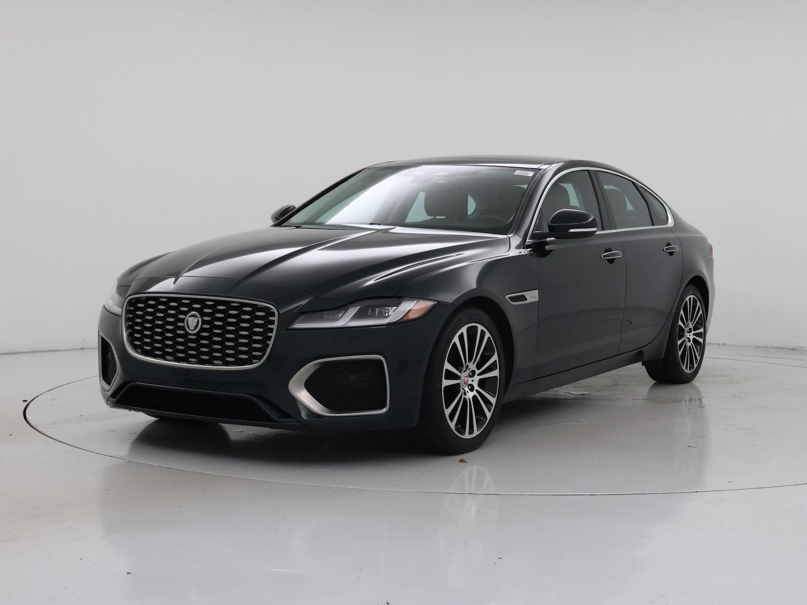 2023 Jaguar XF SE - Photo 5