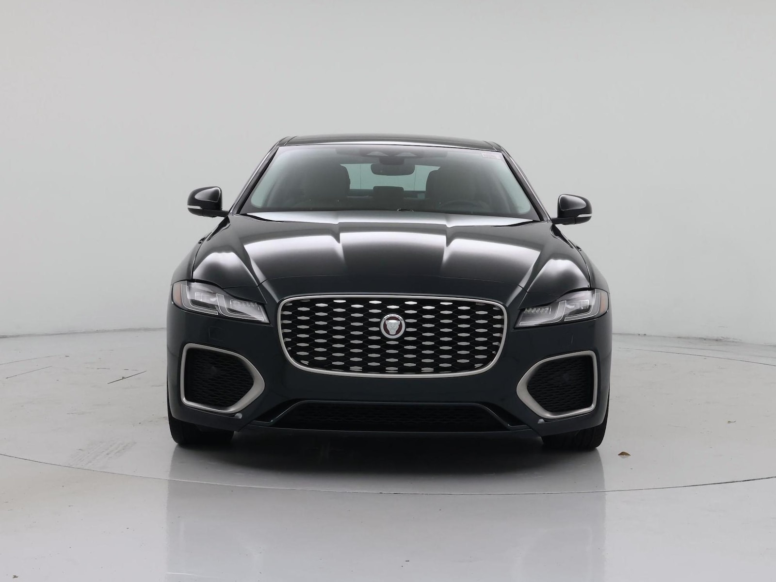 2023 Jaguar XF SE - Photo 6