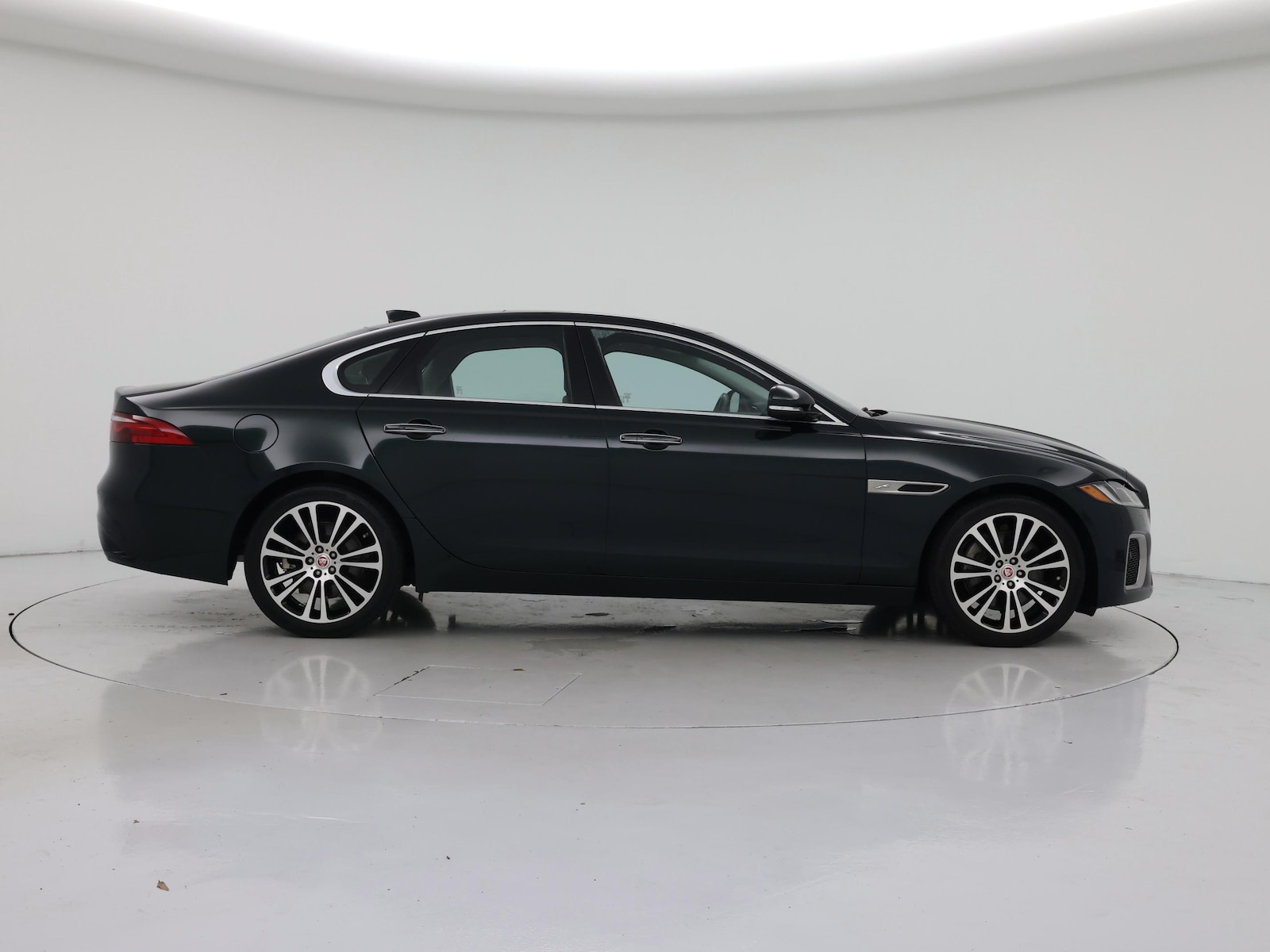2023 Jaguar XF SE - Photo 8
