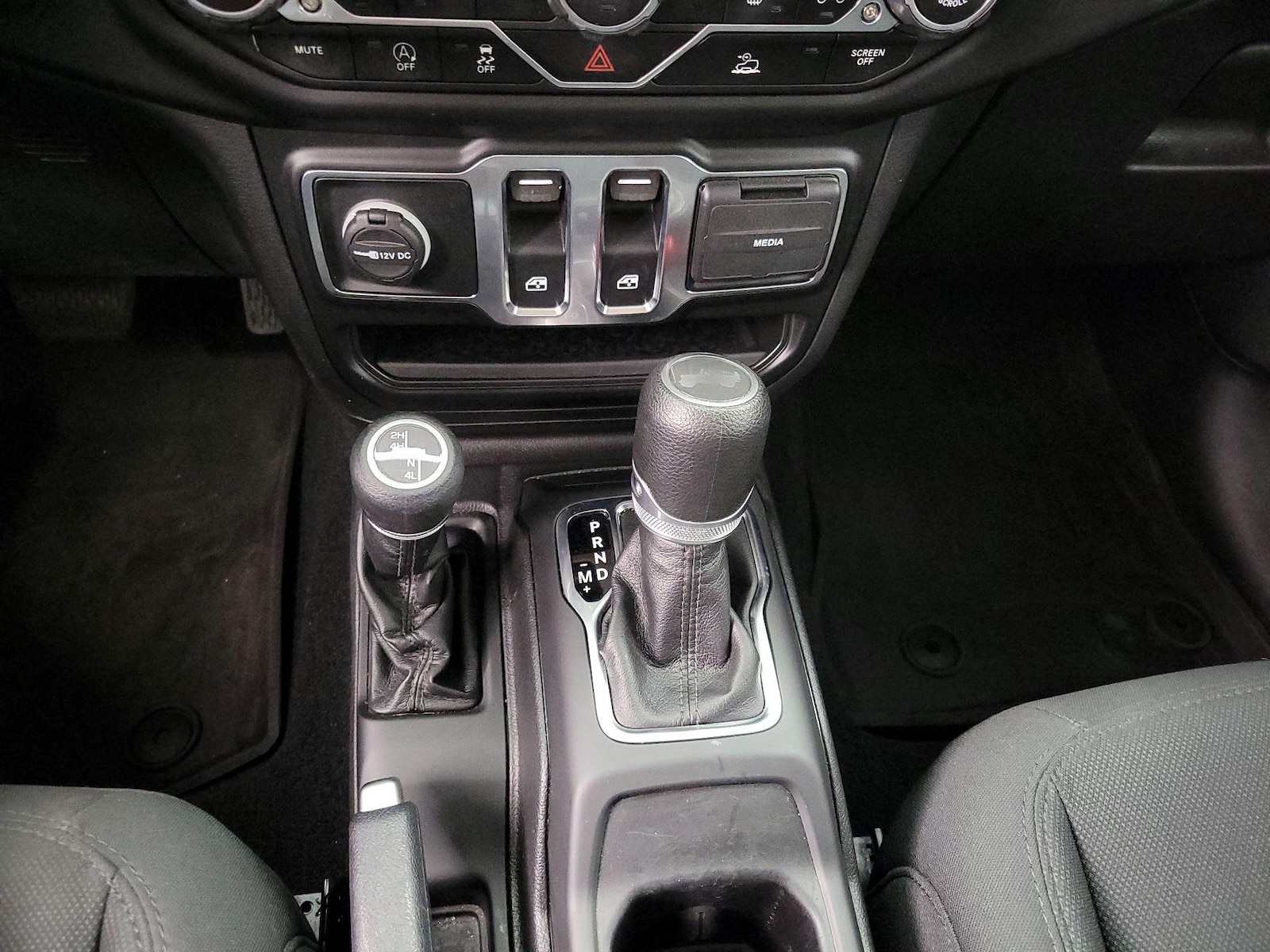 2022 Jeep Wrangler Willys - Photo 18