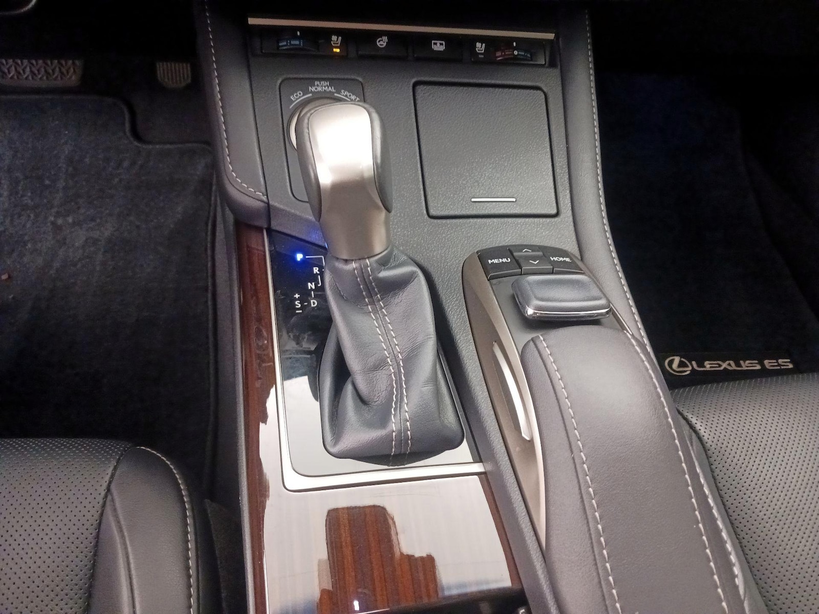 2016 Lexus ES 350 - Photo 19