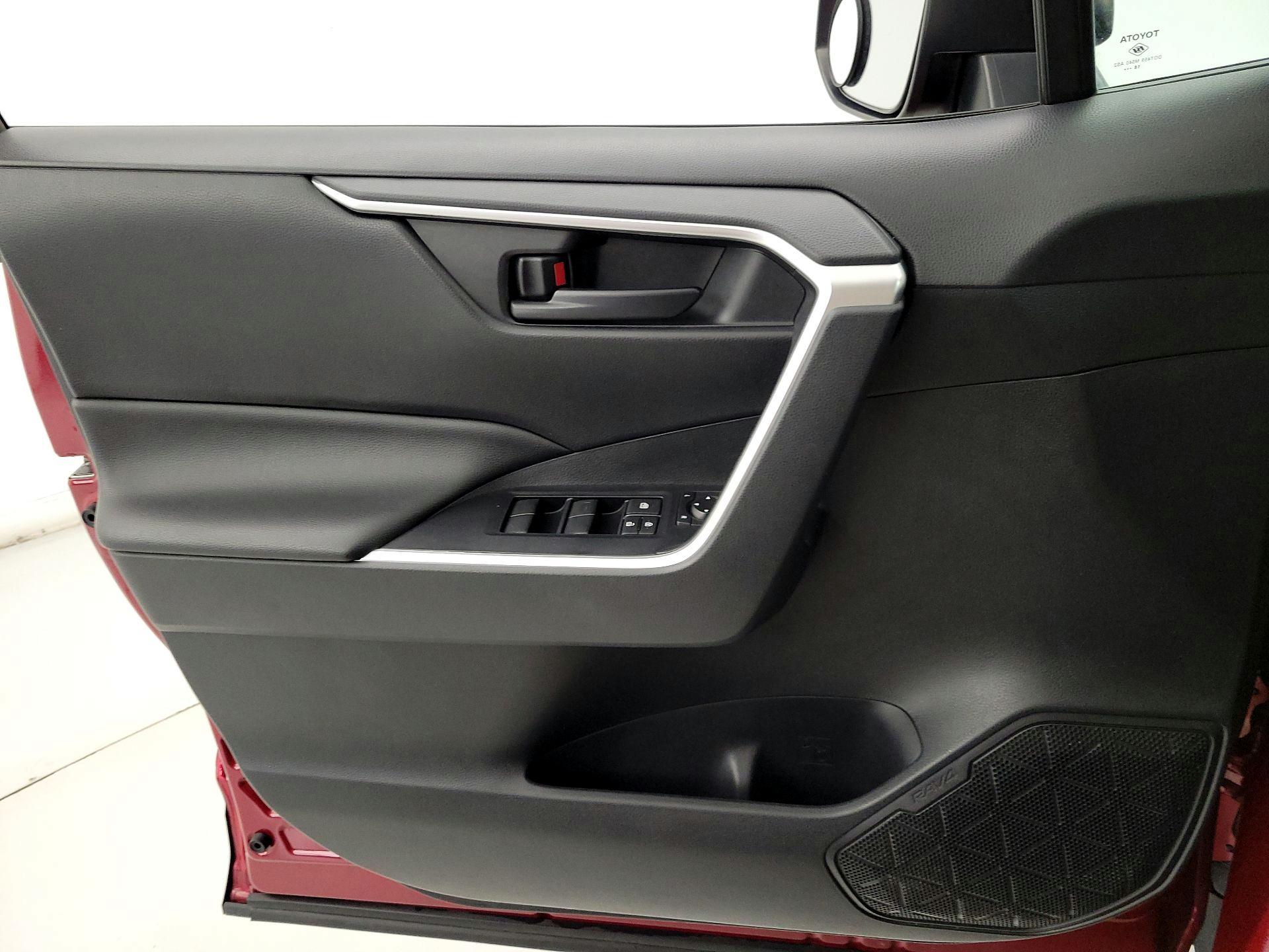 Thumbnail: 2019 Toyota RAV4 - 12