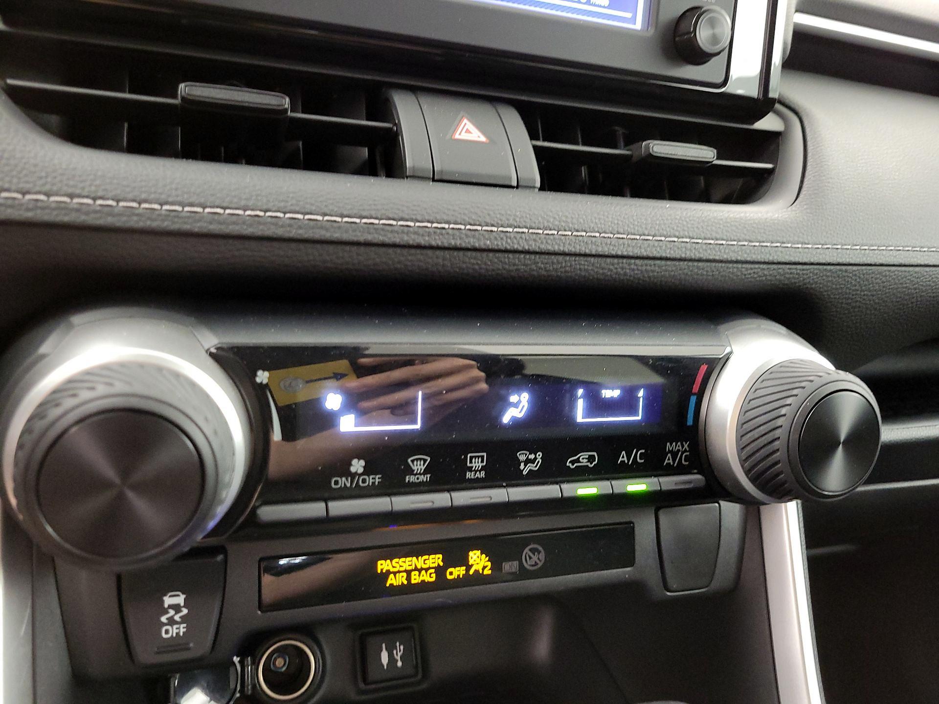 Thumbnail: 2019 Toyota RAV4 - 16