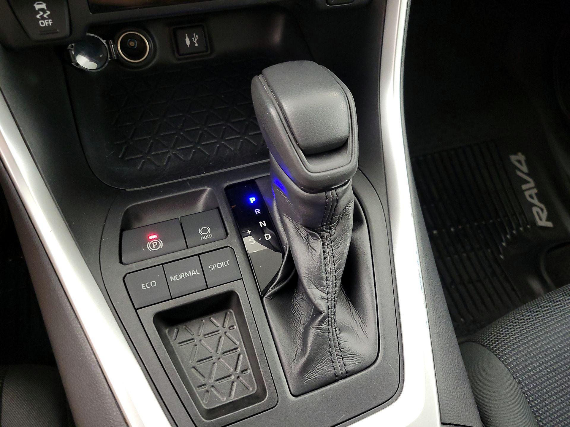 Thumbnail: 2019 Toyota RAV4 - 17