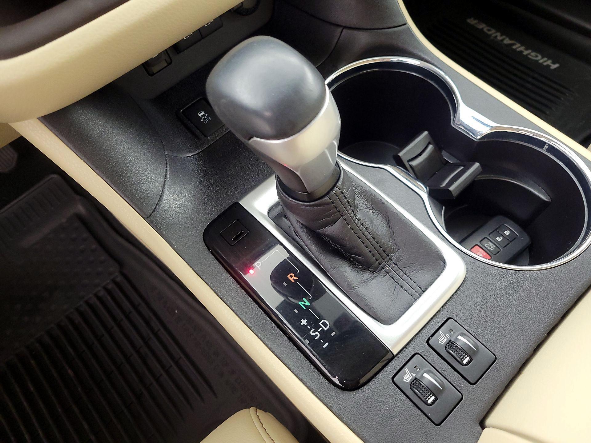 Thumbnail: 2018 Toyota Highlander - 17