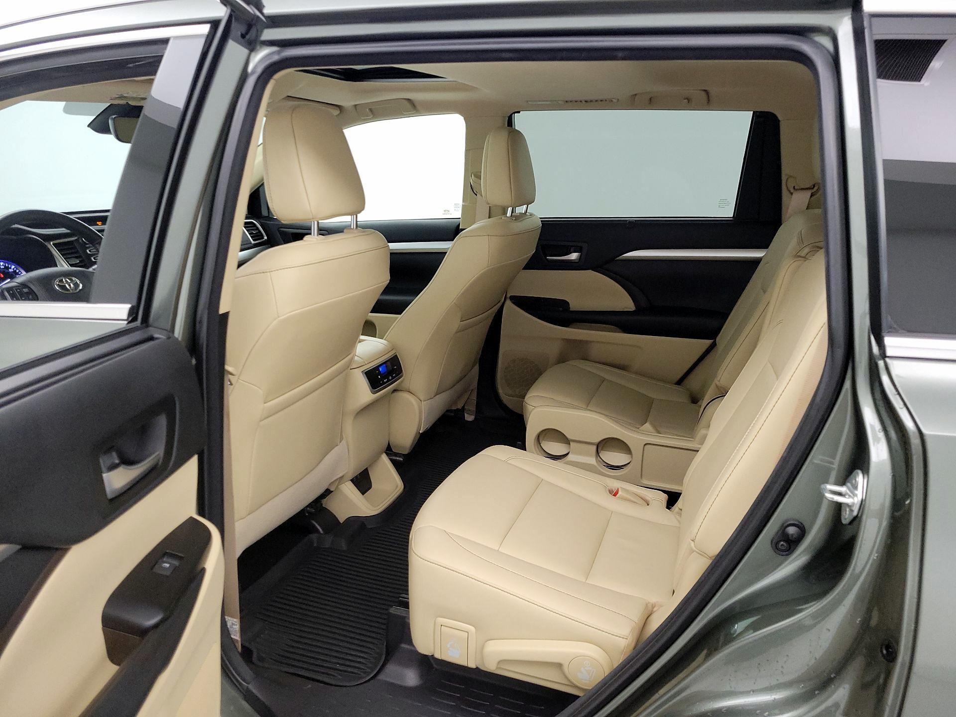 Thumbnail: 2018 Toyota Highlander - 20