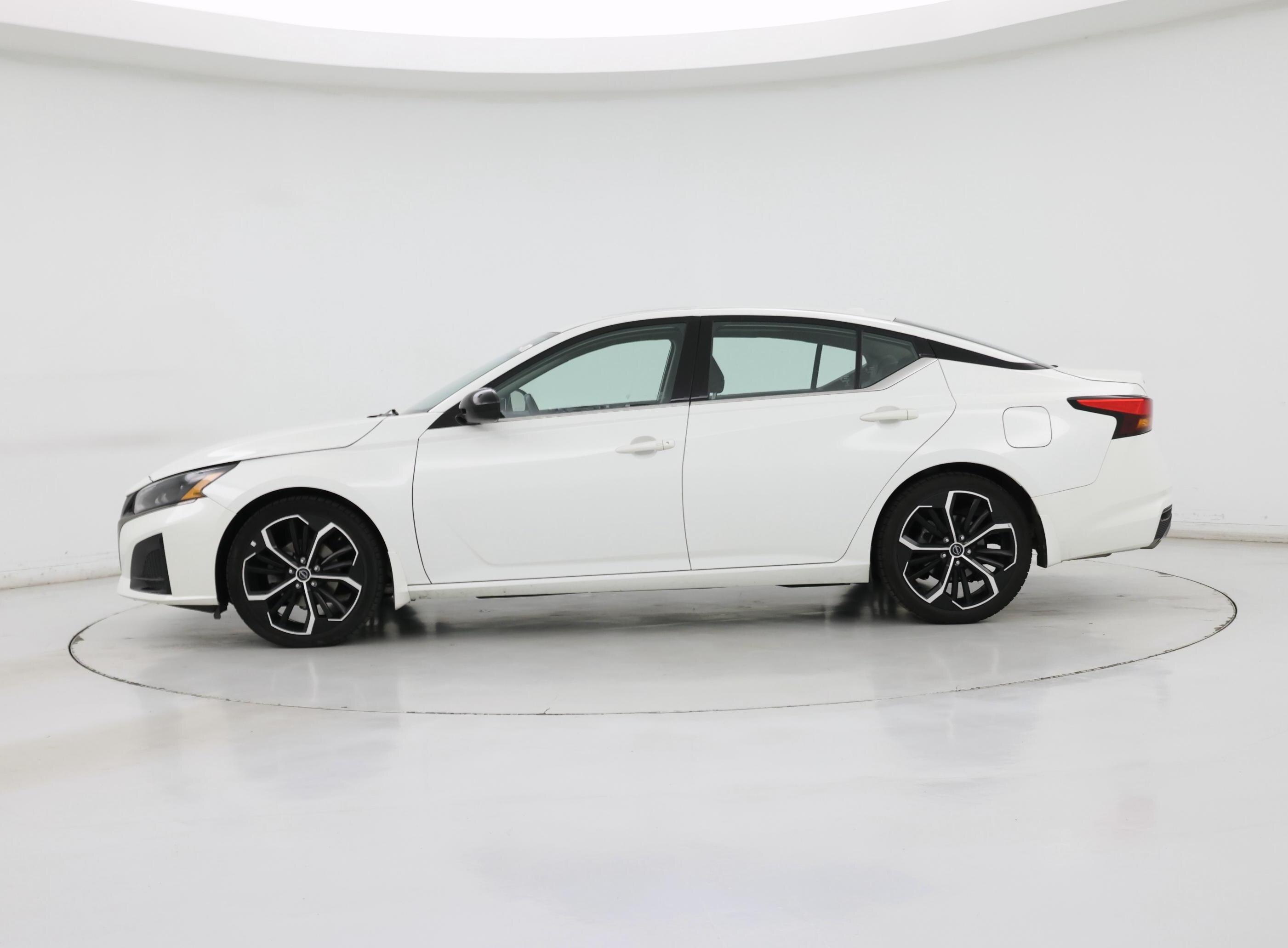 Thumbnail: 2023 Nissan Altima - 3