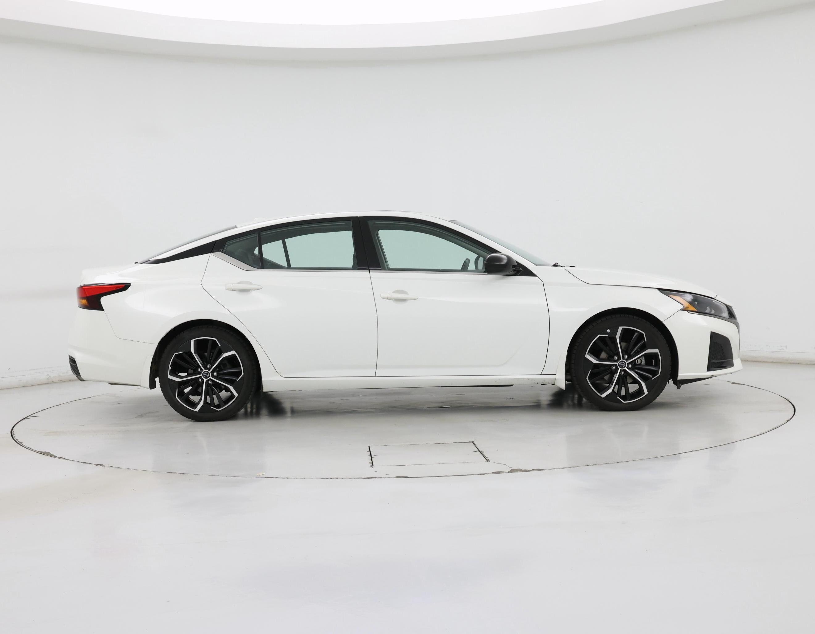 Thumbnail: 2023 Nissan Altima - 7